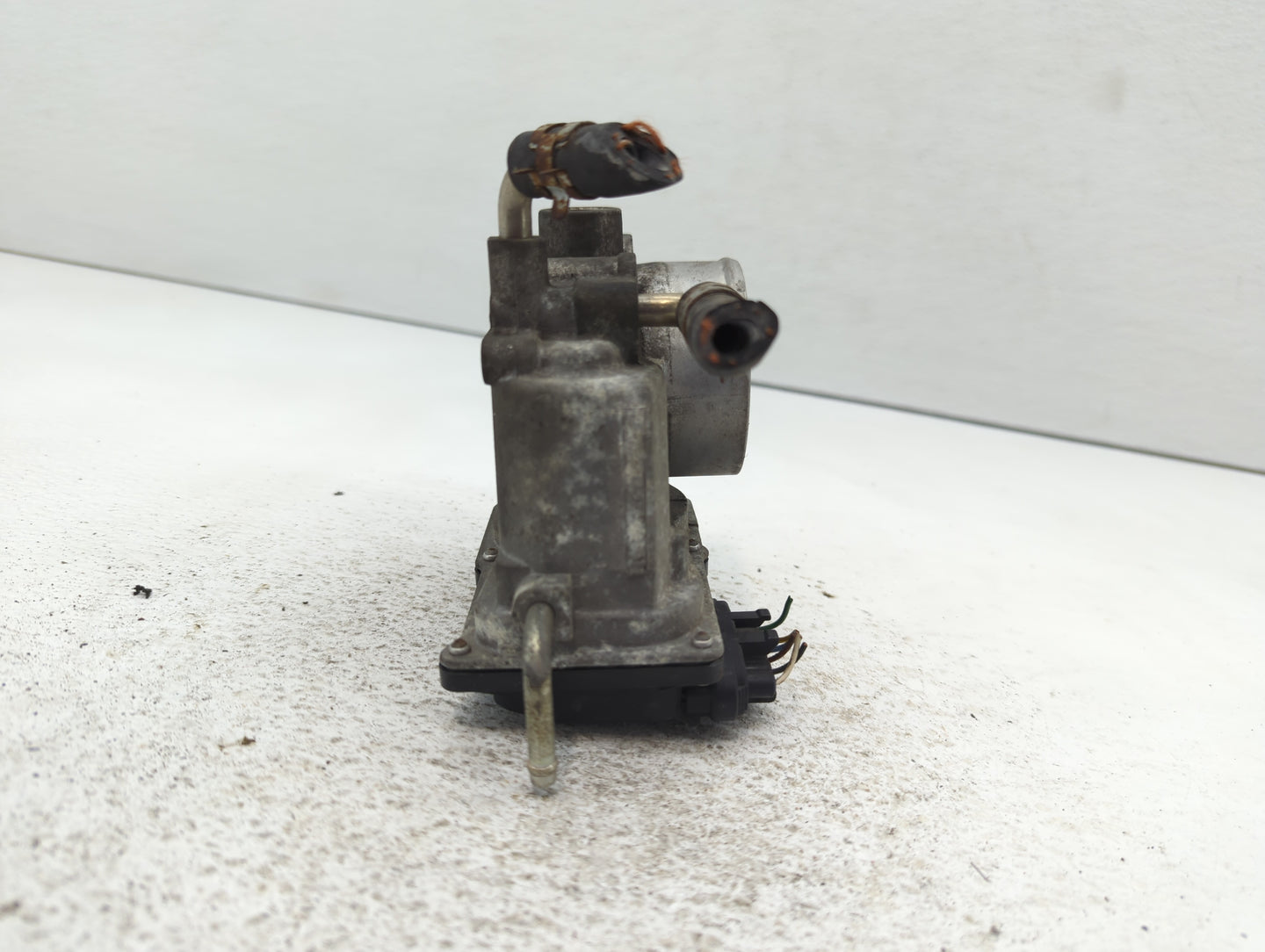 2006-2008 Toyota Rav4 Throttle Body P/N:22030-28070 Fits Fits 2006 2007 2008 2009 2010 2011 2012 2013 2014 2015 OEM Used Aut