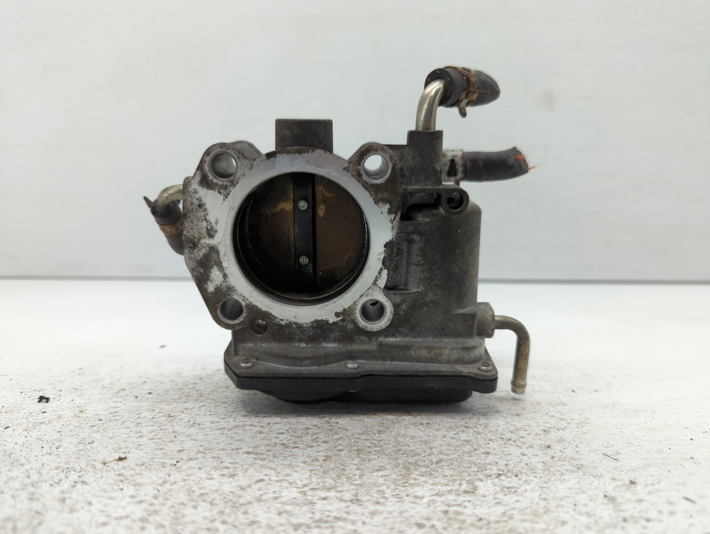 2006-2008 Toyota Rav4 Throttle Body P/N:22030-28070 Fits Fits 2006 2007 2008 2009 2010 2011 2012 2013 2014 2015 OEM Used Aut