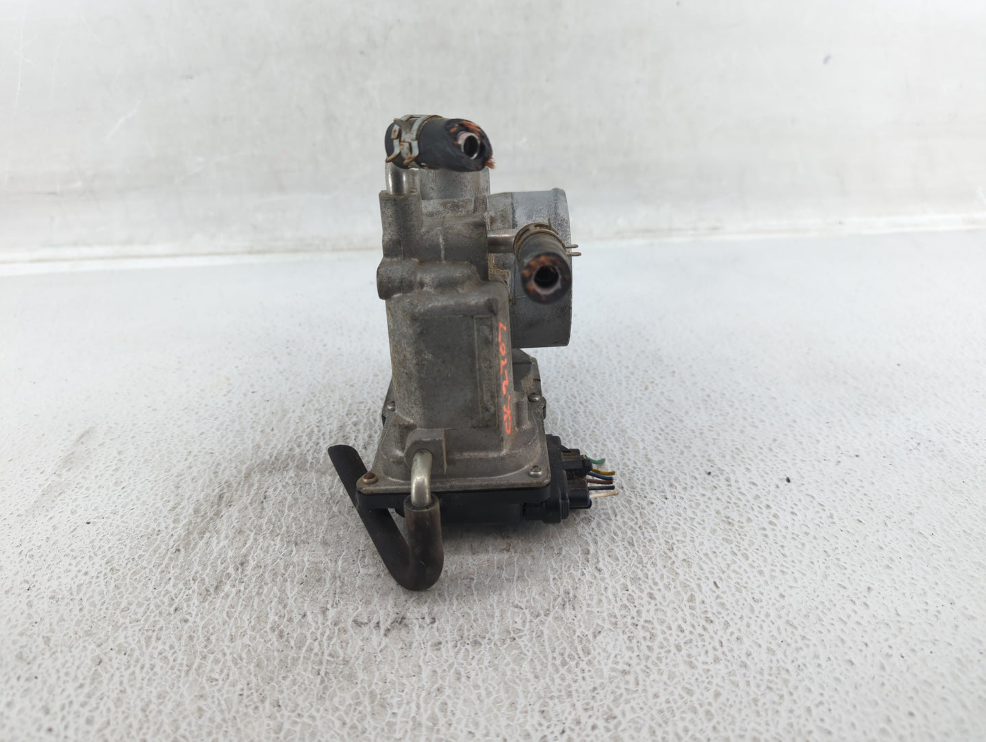 2006-2008 Toyota Rav4 Throttle Body P/N:22030-28070 Fits Fits 2006 2007 2008 2009 2010 2011 2012 2013 2014 2015 OEM Used Aut
