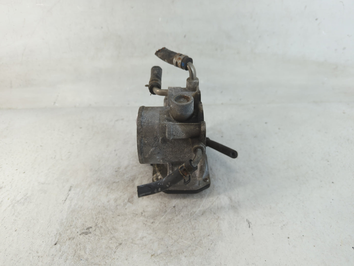 2006-2008 Toyota Rav4 Throttle Body P/N:22030-28070 Fits Fits 2006 2007 2008 2009 2010 2011 2012 2013 2014 2015 OEM Used Aut