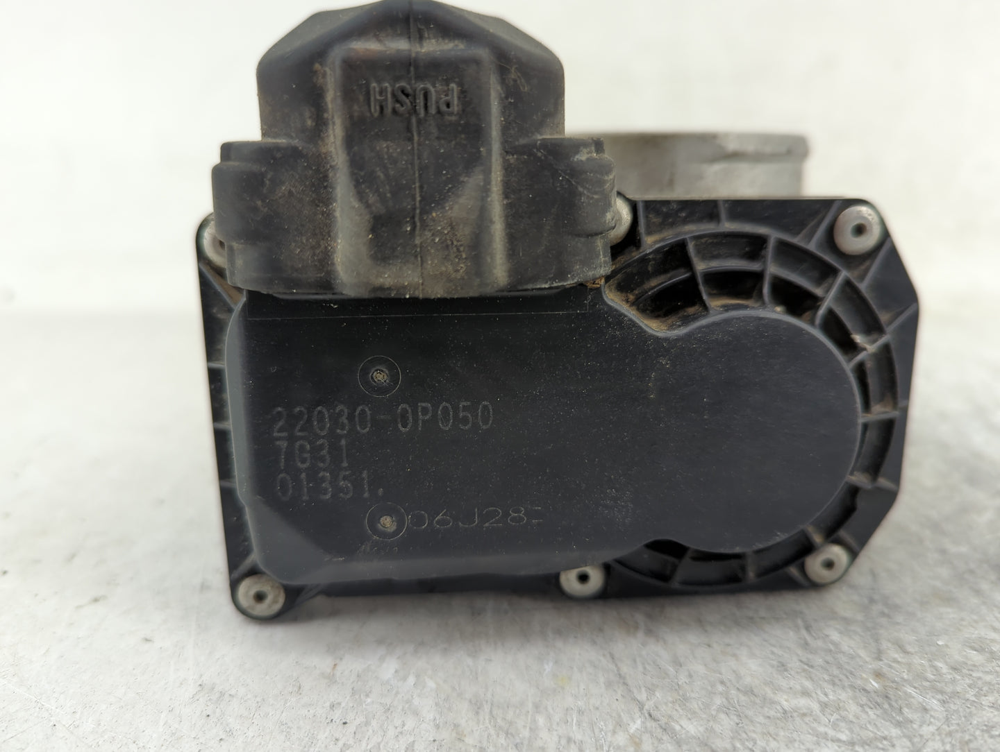 2007-2016 Toyota Sienna Throttle Body P/N:22030-0P050 Fits OEM Used Auto Parts - Oemusedautoparts1.com