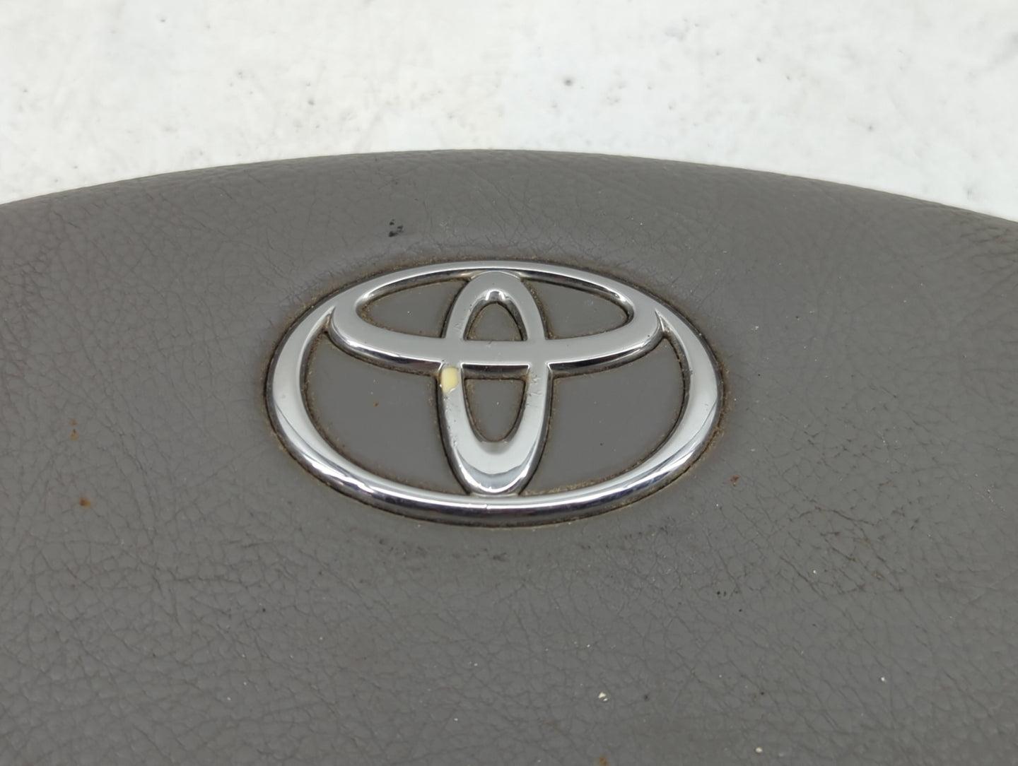 2004-2010 Toyota Sienna Air Bag Driver Left Steering Wheel Mounted Fits Fits 2004 2005 2006 2007 2008 2009 2010 OEM Used Aut