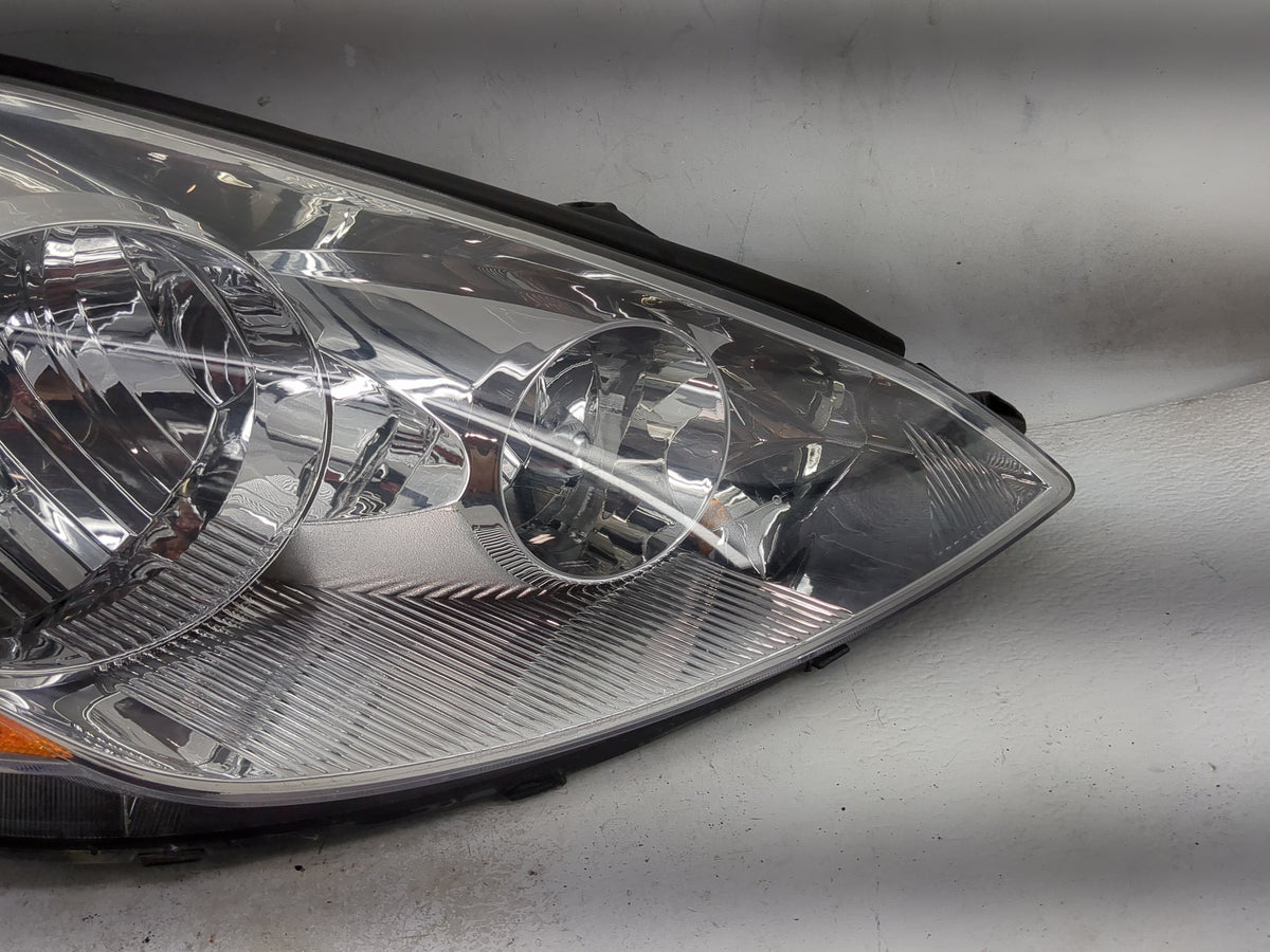 2007 Toyota Sienna Passenger Right Oem Head Light Headlight Lamp - Oemusedautoparts1.com