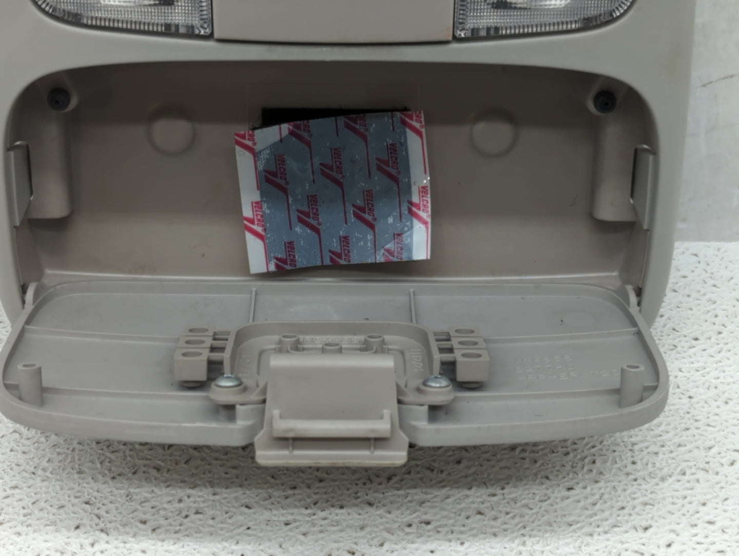 2007 Toyota Sienna Overhead Roof Console 531895 - Oemusedautoparts1.com