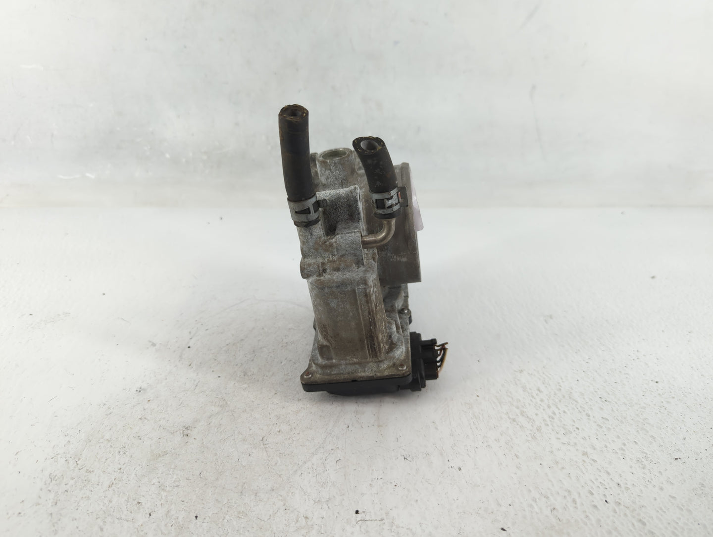 2007-2016 Toyota Sienna Throttle Body P/N:22030-0P050 Fits OEM Used Auto Parts - Oemusedautoparts1.com