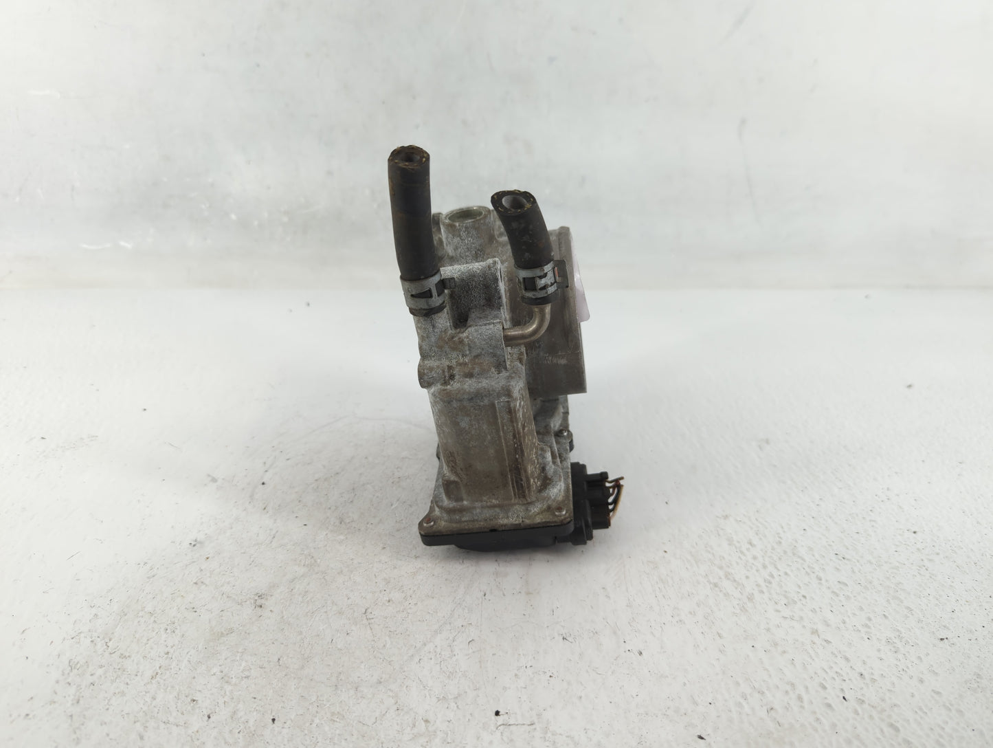 2007-2016 Toyota Sienna Throttle Body P/N:22030-0P050 Fits OEM Used Auto Parts - Oemusedautoparts1.com