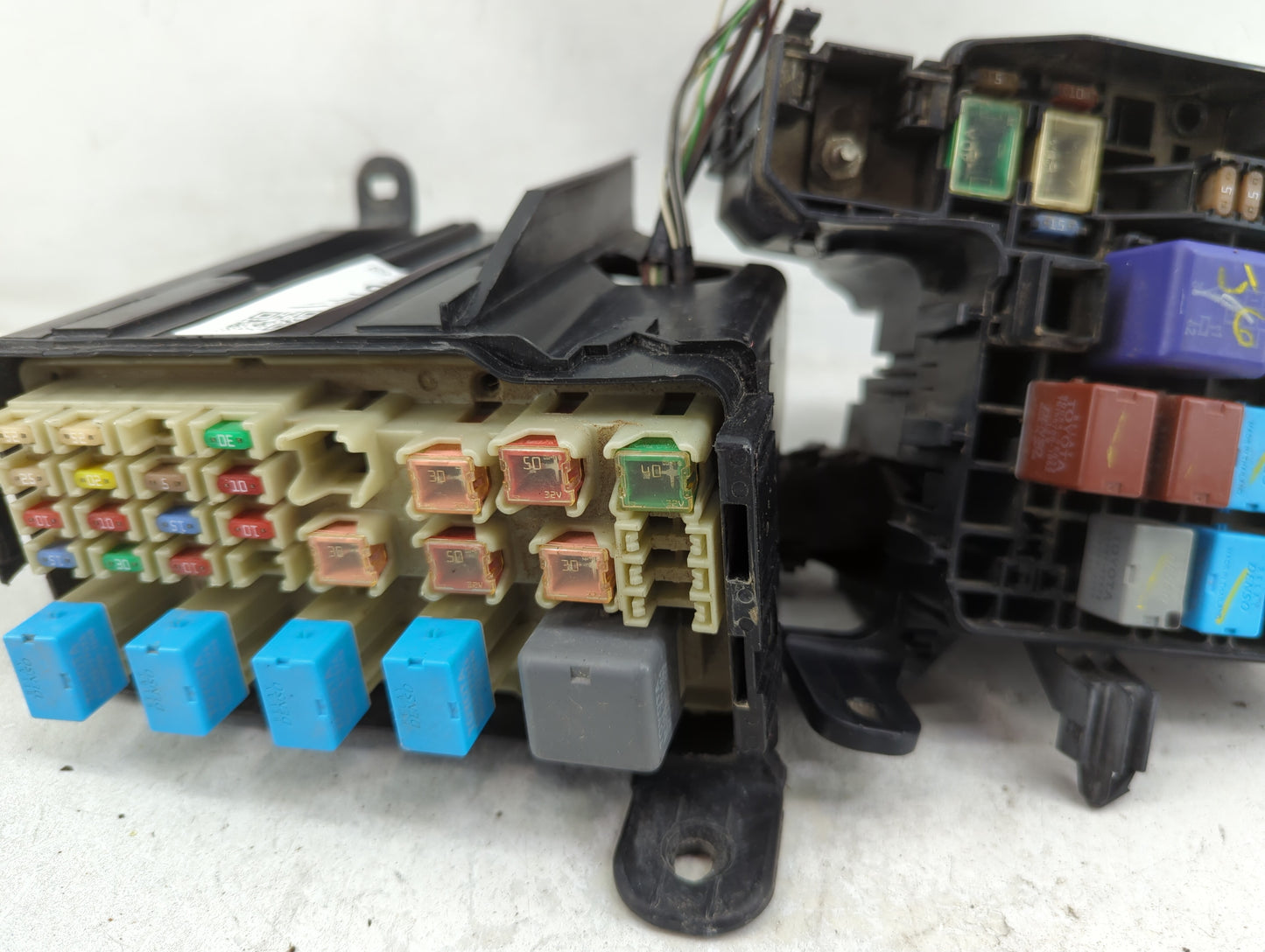 2007-2008 Toyota Solara Fusebox Fuse Box Panel Relay Module Fits Fits 2007 2008 OEM Used Auto Parts - Oemusedautoparts1.com