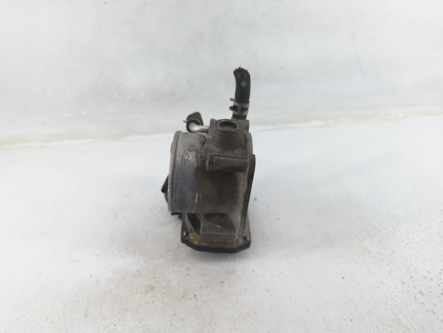 2004-2008 Toyota Solara Throttle Body P/N:7E10 C2050, 22030-20060 Fits Fits 2003 2004 2005 2006 2007 2008 2009 2010 OEM Used