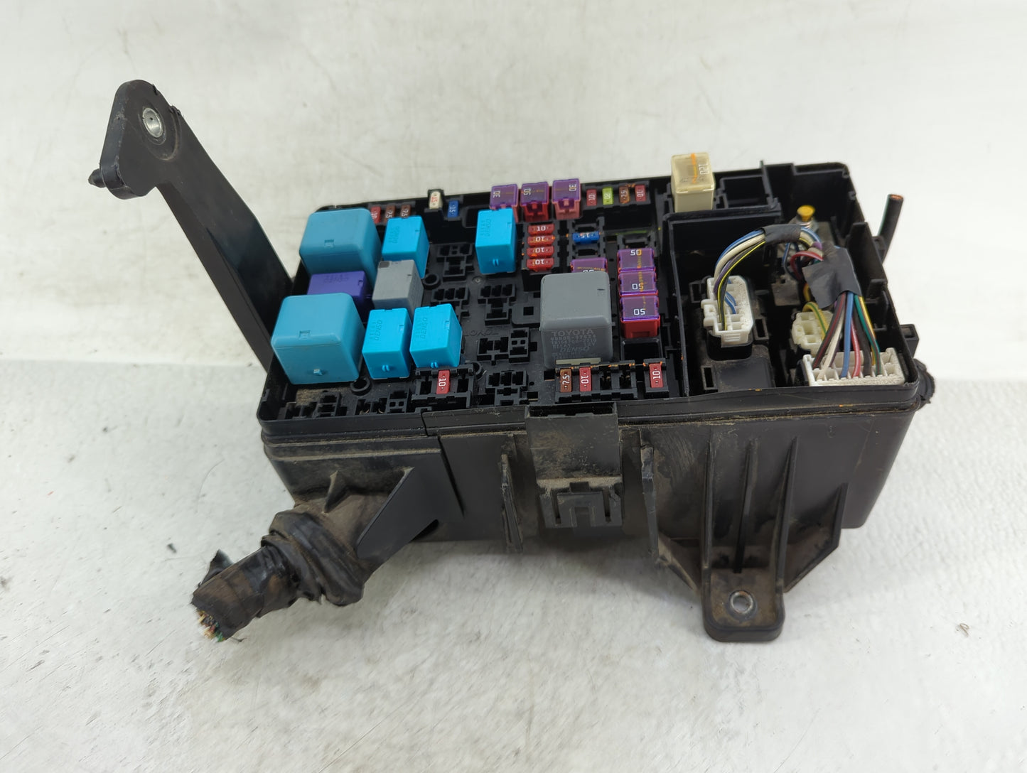 2005-2008 Toyota Tacoma Fusebox Fuse Box Panel Relay Module P/N:82662-04030 Fits Fits 2005 2006 2007 2008 OEM Used Auto Part