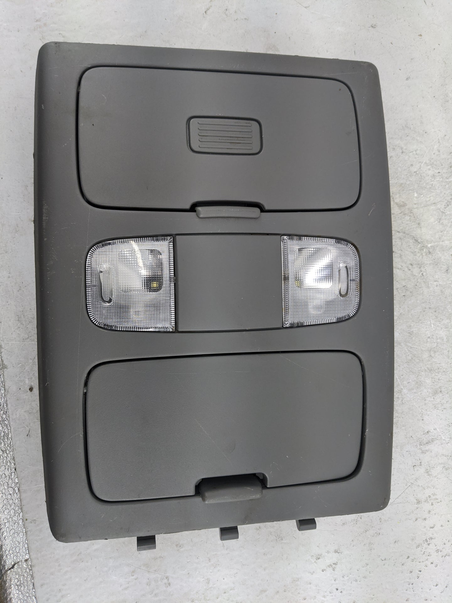 2007 Toyota Tacoma Overhead Roof Console Gray - Oemusedautoparts1.com