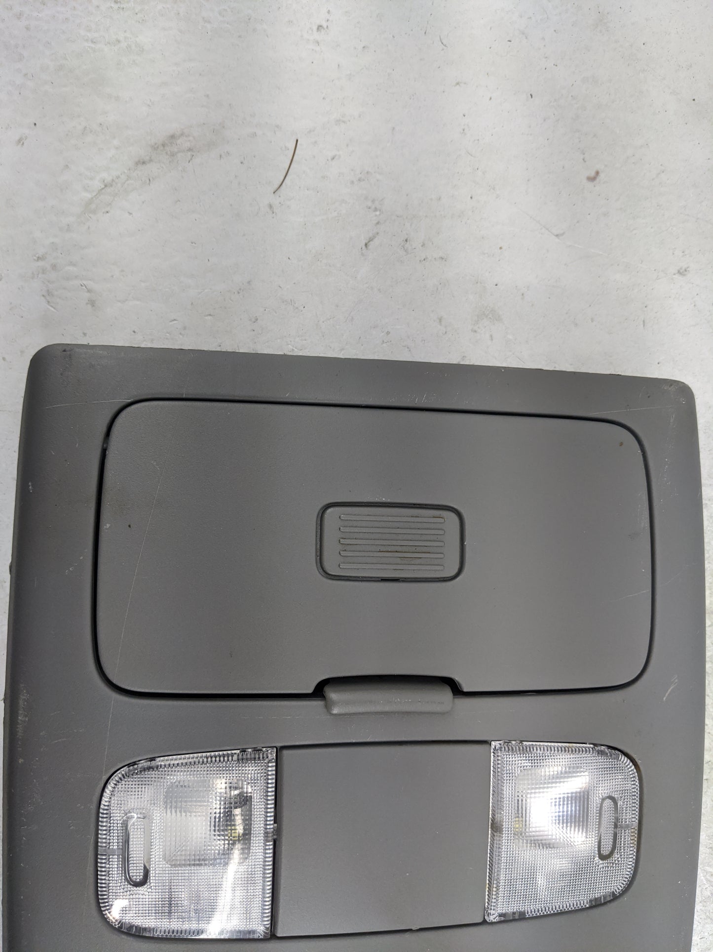 2007 Toyota Tacoma Overhead Roof Console Gray - Oemusedautoparts1.com
