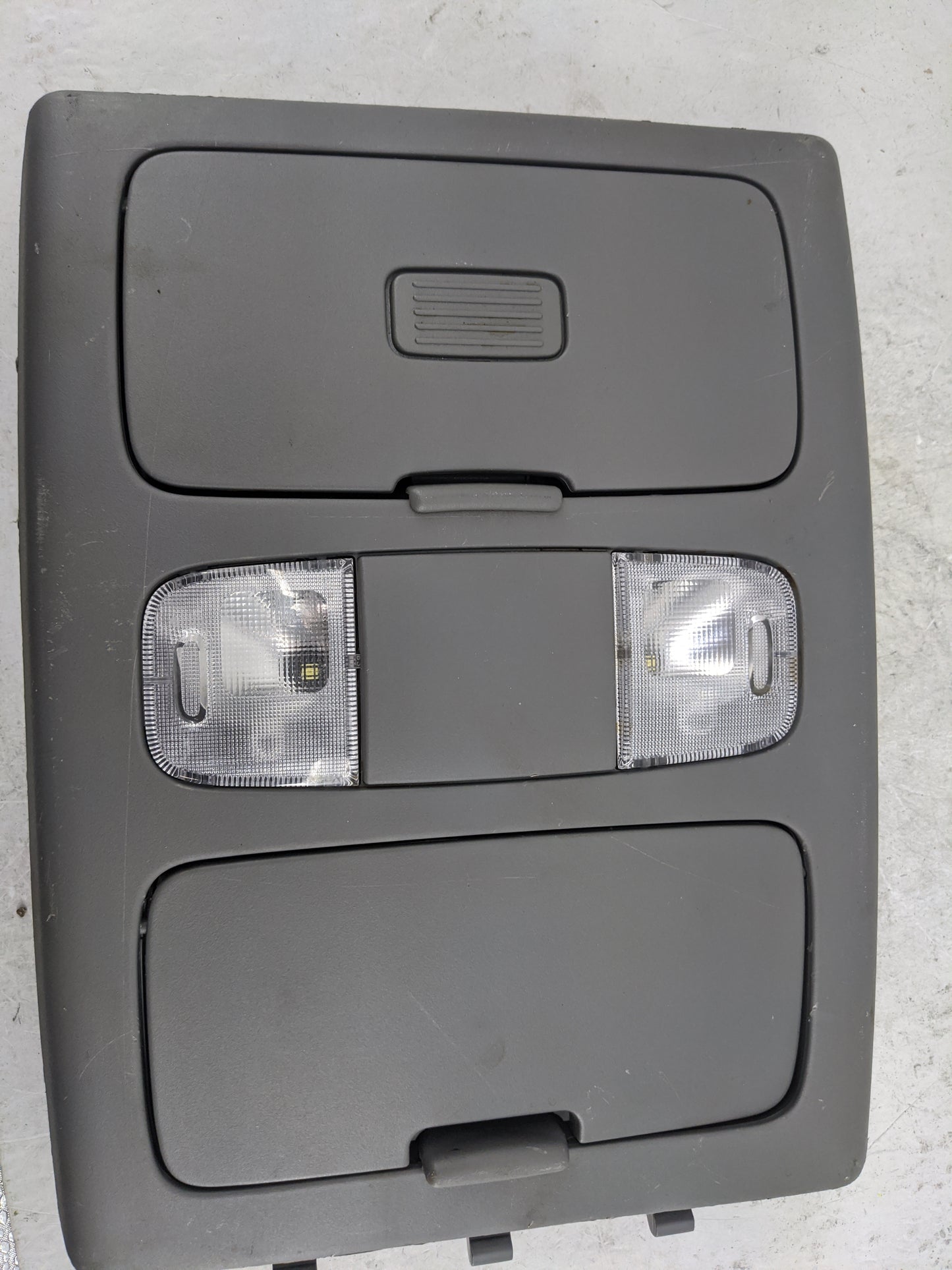 2007 Toyota Tacoma Overhead Roof Console Gray - Oemusedautoparts1.com