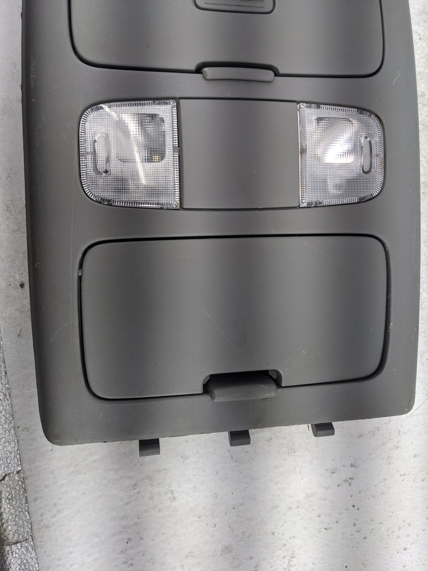 2007 Toyota Tacoma Overhead Roof Console Gray - Oemusedautoparts1.com