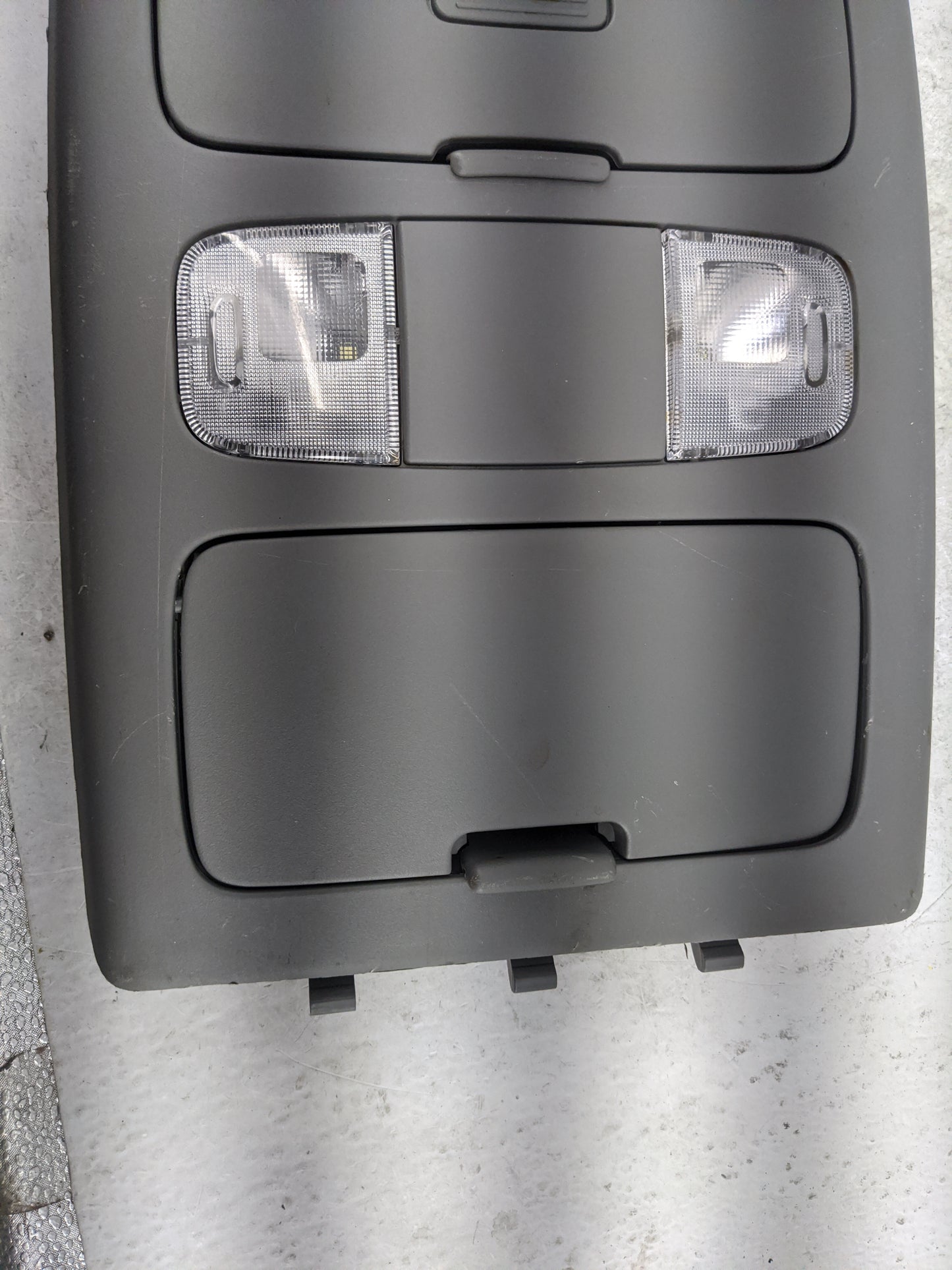 2007 Toyota Tacoma Overhead Roof Console Gray - Oemusedautoparts1.com