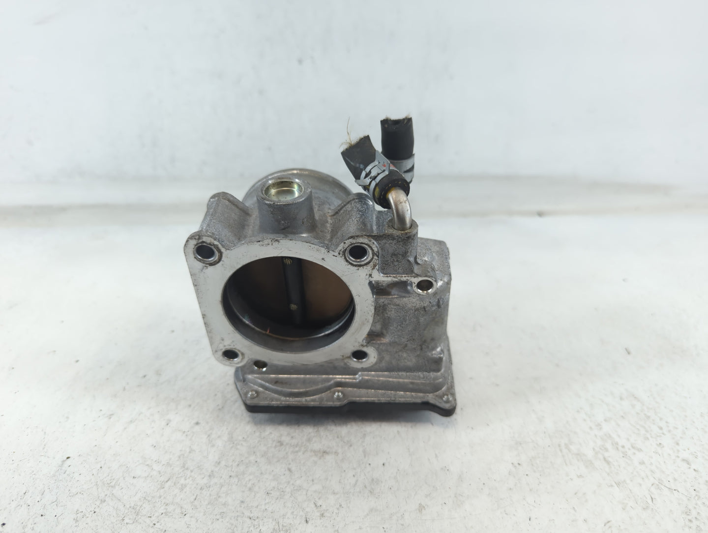 2005-2015 Toyota Tacoma Throttle Body P/N:22030-75020 Fits Fits 2005 2006 2007 2008 2009 2010 2011 2012 2013 2014 2015 OEM U