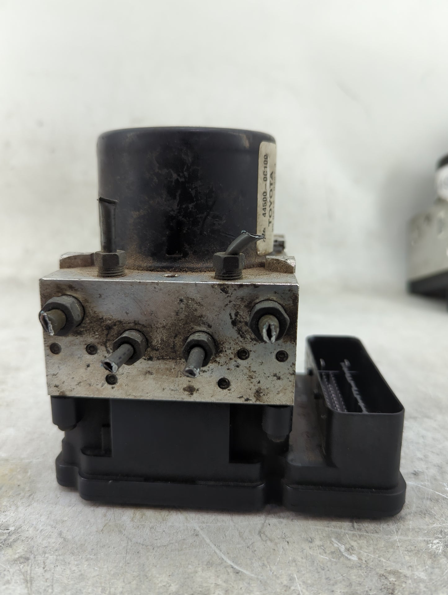 2007 Toyota Tundra ABS Pump Control Module Replacement P/N:44500-0C100 Fits OEM Used Auto Parts - Oemusedautoparts1.com