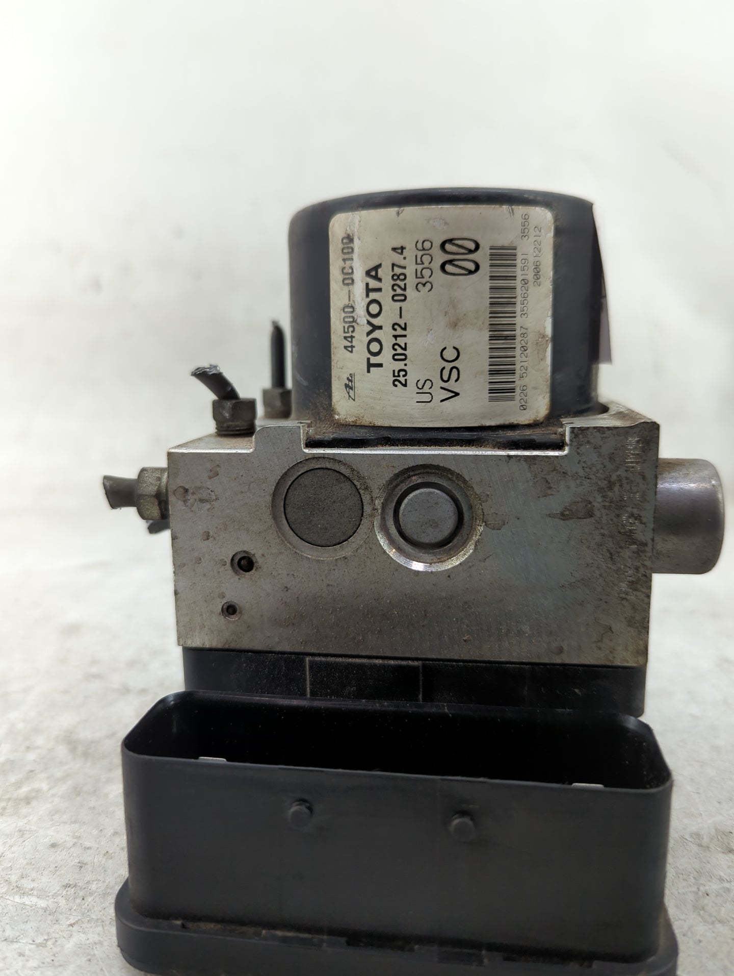 2007 Toyota Tundra ABS Pump Control Module Replacement P/N:44500-0C100 Fits OEM Used Auto Parts - Oemusedautoparts1.com