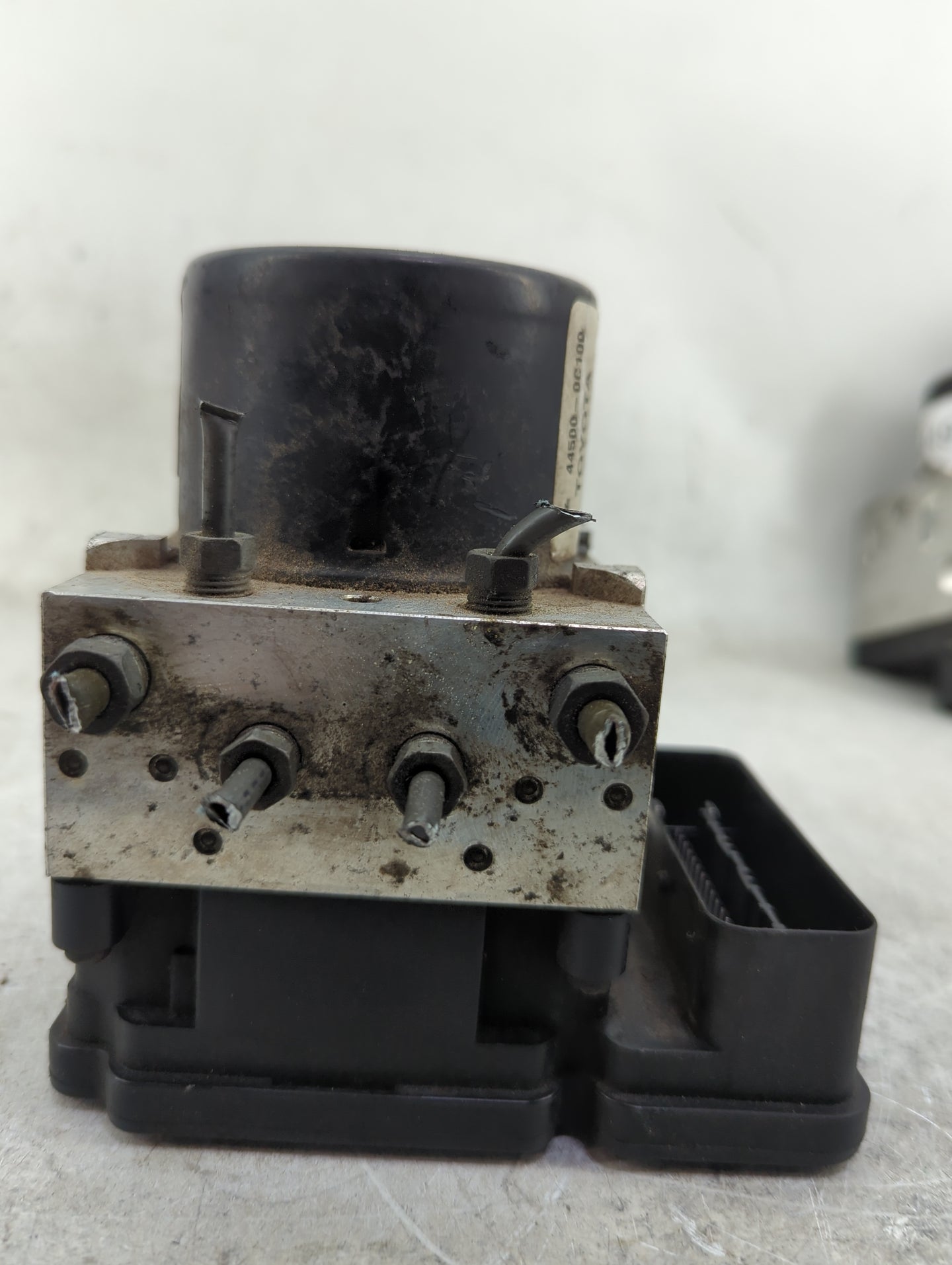 2007 Toyota Tundra ABS Pump Control Module Replacement P/N:44500-0C100 Fits OEM Used Auto Parts - Oemusedautoparts1.com