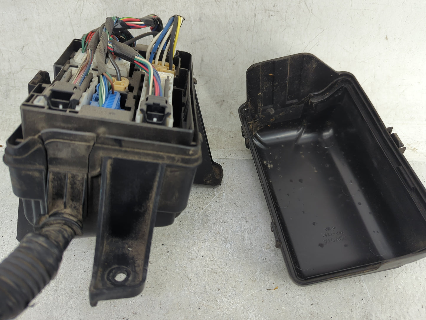 2007-2009 Toyota Tundra Fusebox Fuse Box Panel Relay Module Fits Fits 2007 2008 2009 OEM Used Auto Parts - Oemusedautoparts1