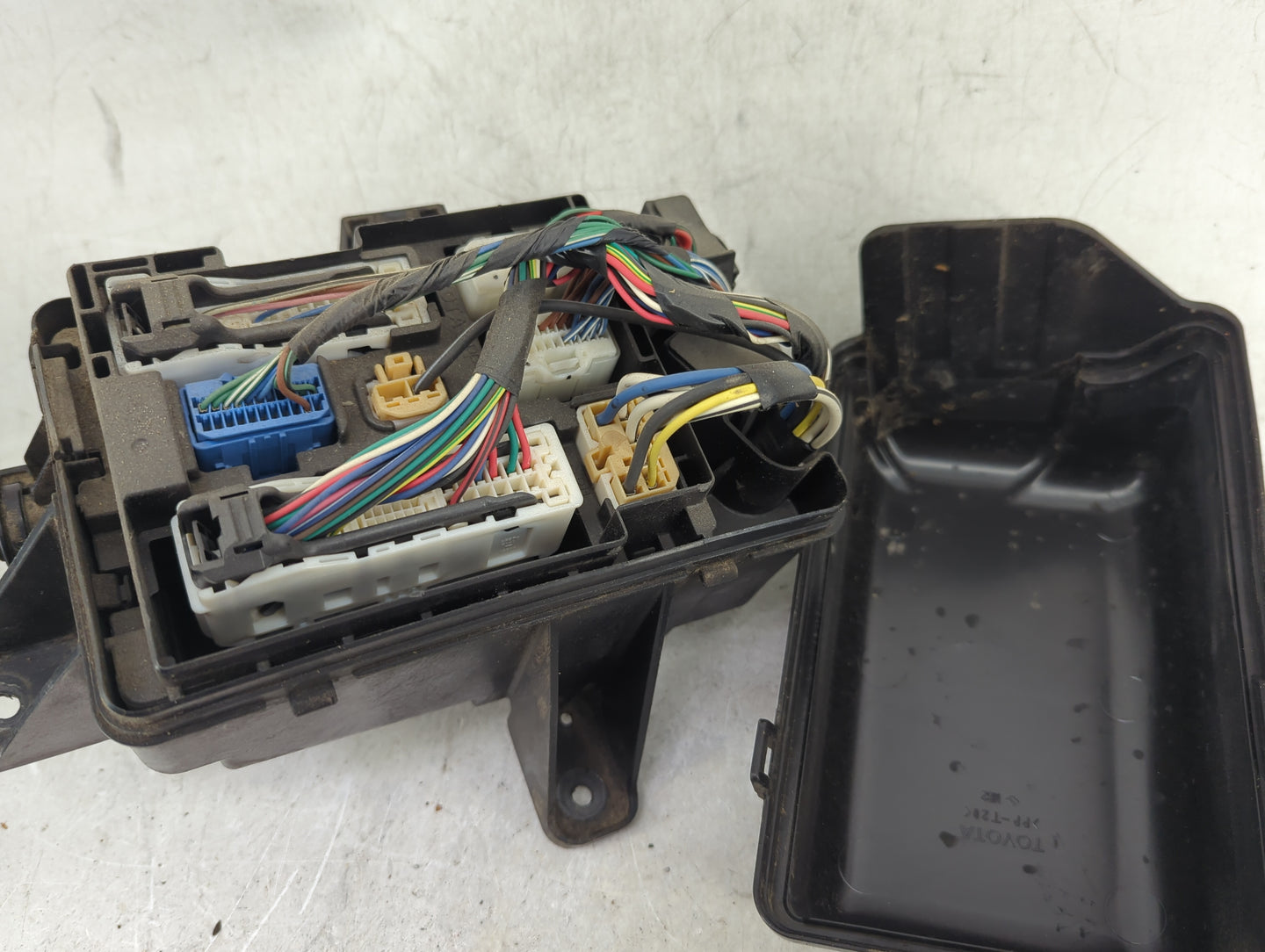 2007-2009 Toyota Tundra Fusebox Fuse Box Panel Relay Module Fits Fits 2007 2008 2009 OEM Used Auto Parts - Oemusedautoparts1