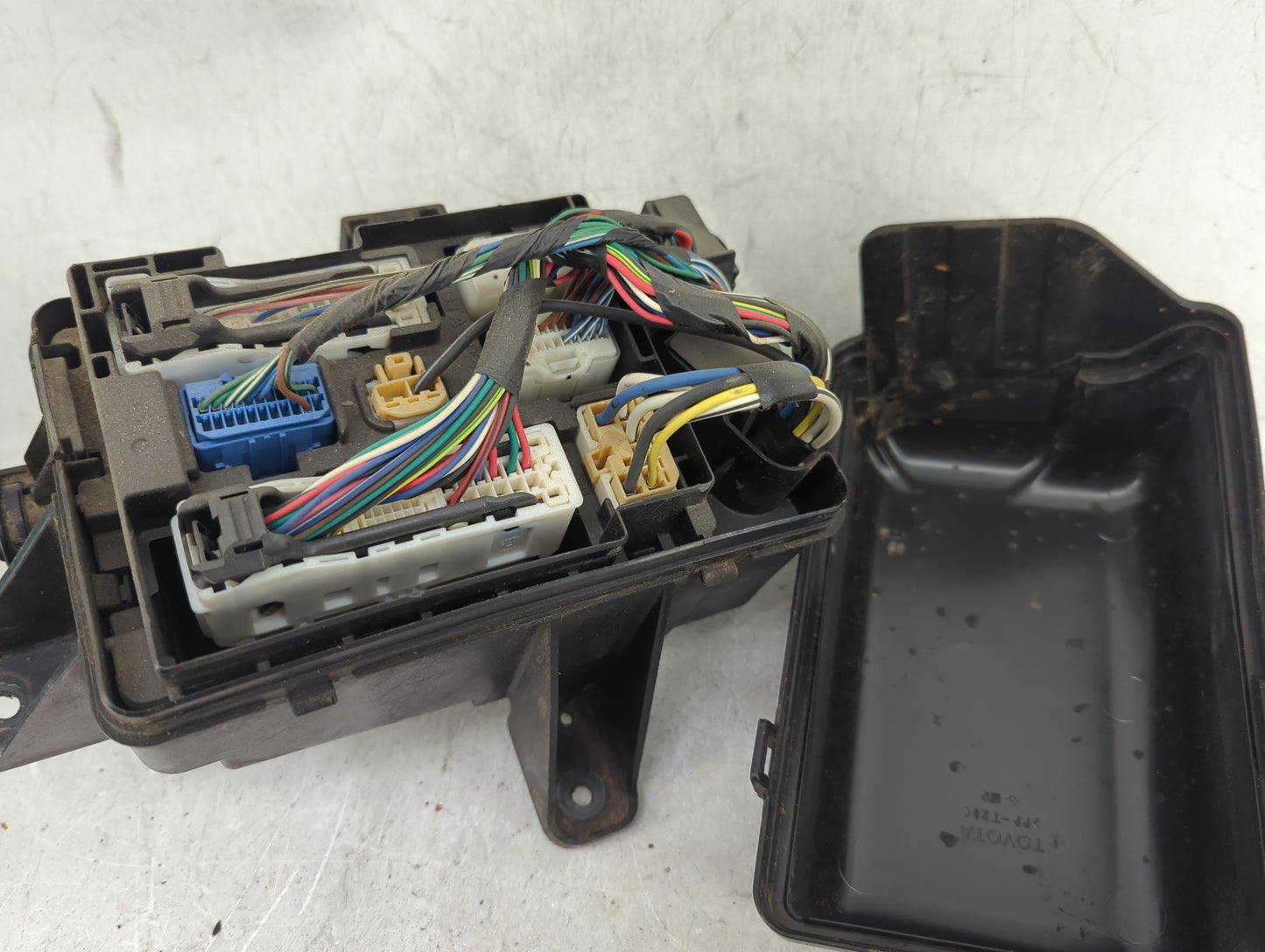 2007-2009 Toyota Tundra Fusebox Fuse Box Panel Relay Module Fits Fits 2007 2008 2009 OEM Used Auto Parts - Oemusedautoparts1