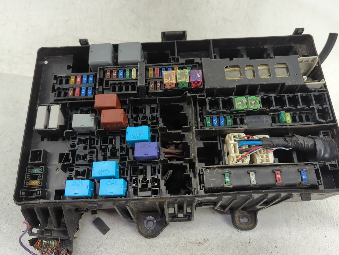 2007-2009 Toyota Tundra Fusebox Fuse Box Panel Relay Module P/N:82661-0C200 Fits Fits 2007 2008 2009 OEM Used Auto Parts - O