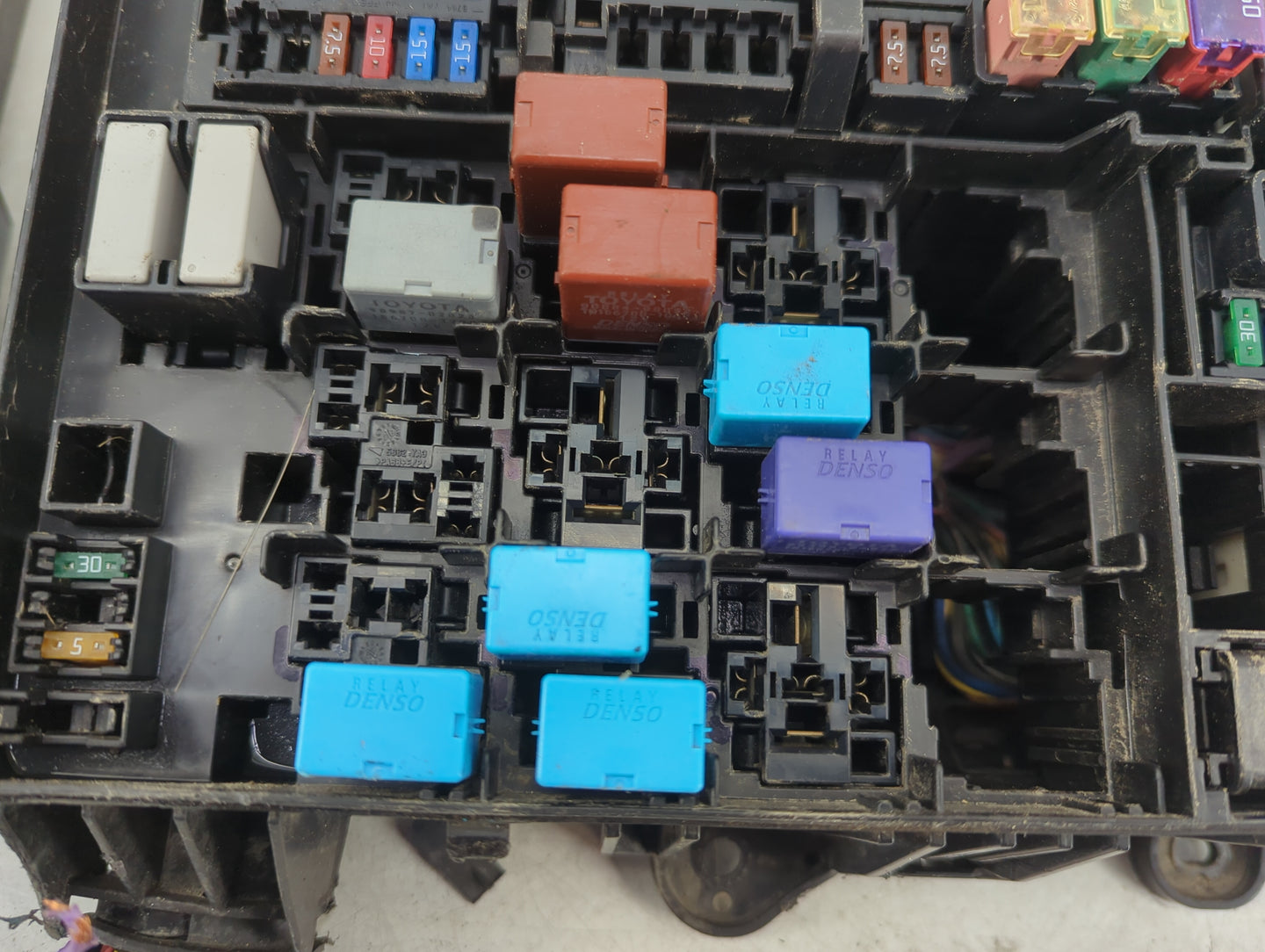 2007-2009 Toyota Tundra Fusebox Fuse Box Panel Relay Module P/N:82661-0C200 Fits Fits 2007 2008 2009 OEM Used Auto Parts - O