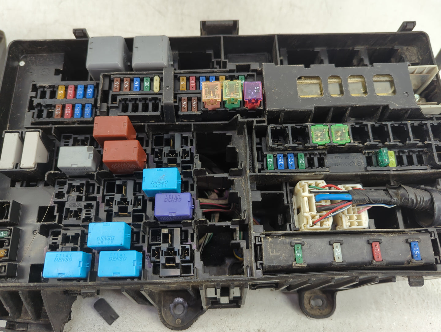 2007-2009 Toyota Tundra Fusebox Fuse Box Panel Relay Module P/N:82661-0C200 Fits Fits 2007 2008 2009 OEM Used Auto Parts - O
