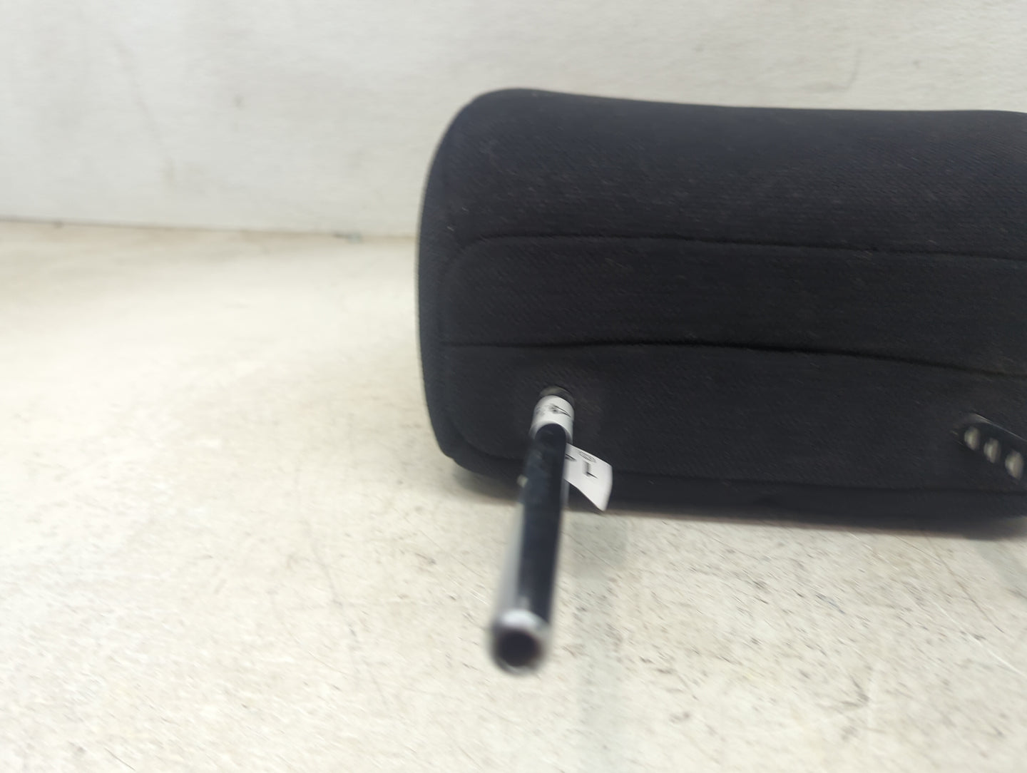 2007 Toyota Tundra Headrest Head Rest Front Driver Seat Black - Oemusedautoparts1.com