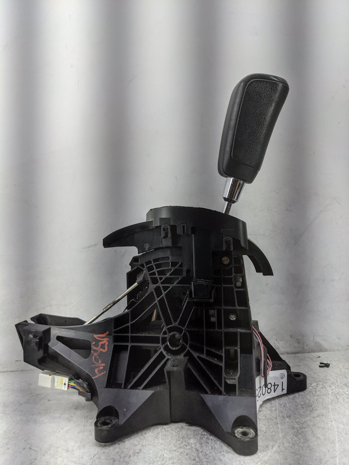 2007 Toyota Tundra Floor Console Assembly Shifter Black - Oemusedautoparts1.com