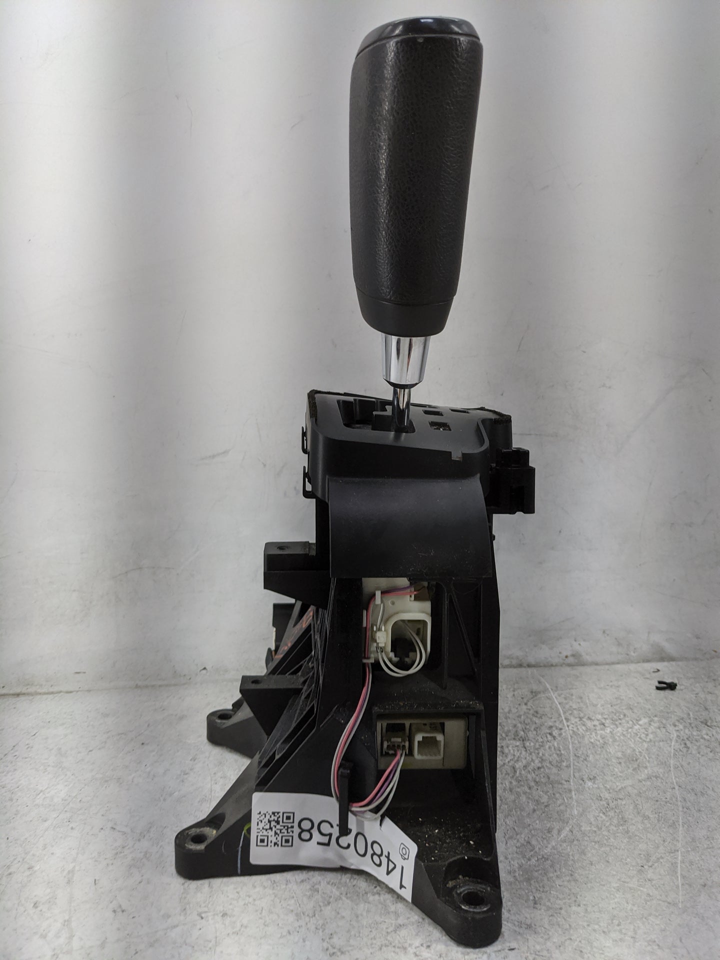 2007 Toyota Tundra Floor Console Assembly Shifter Black - Oemusedautoparts1.com