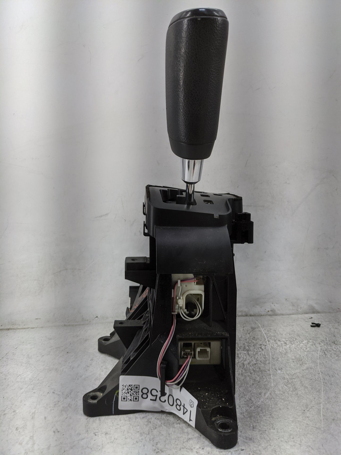 2007 Toyota Tundra Floor Console Assembly Shifter Black - Oemusedautoparts1.com