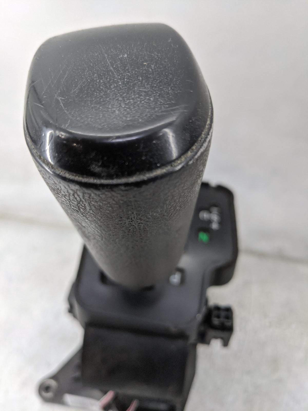 2007 Toyota Tundra Floor Console Assembly Shifter Black - Oemusedautoparts1.com