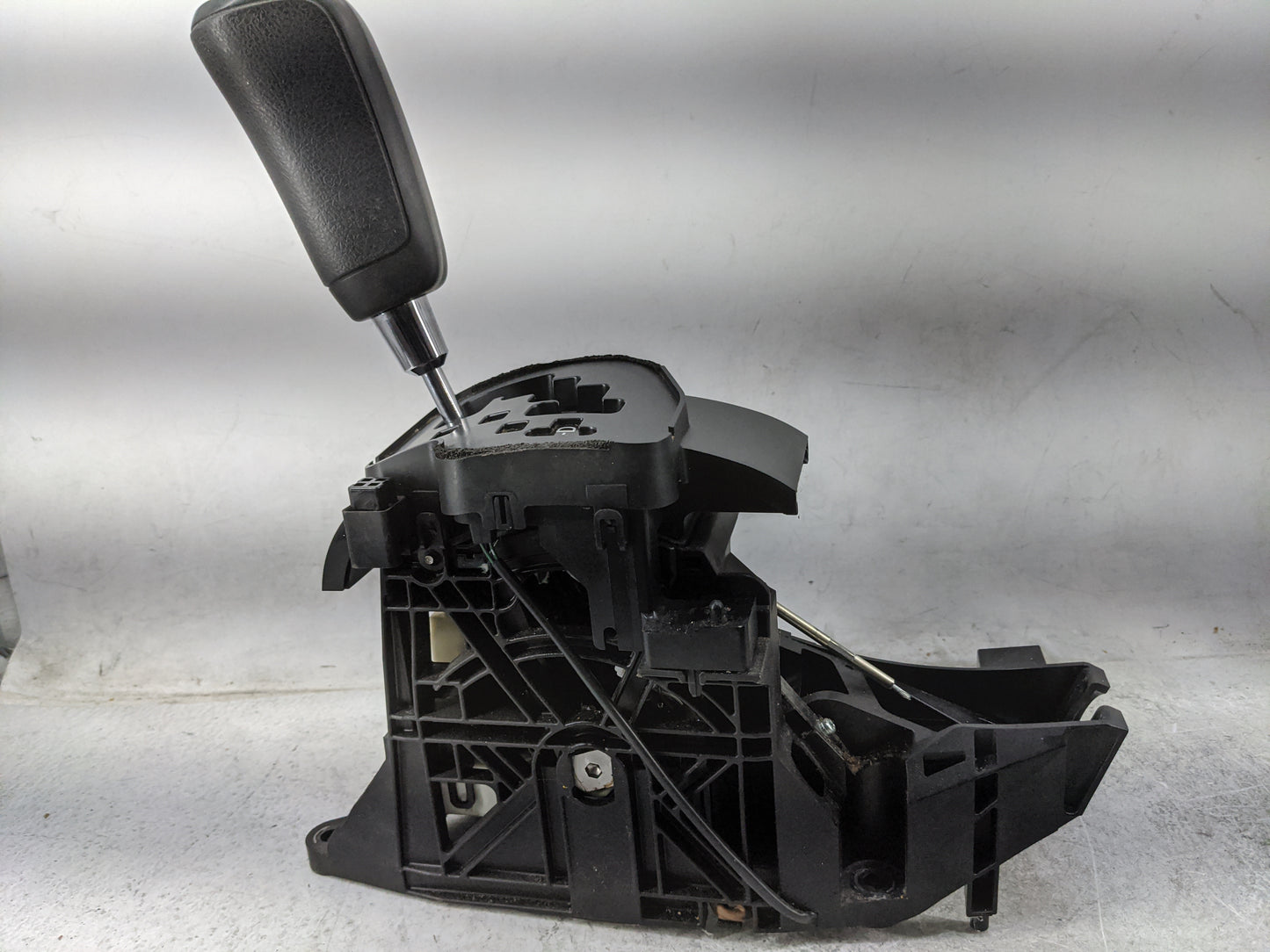 2007 Toyota Tundra Floor Console Assembly Shifter Black - Oemusedautoparts1.com