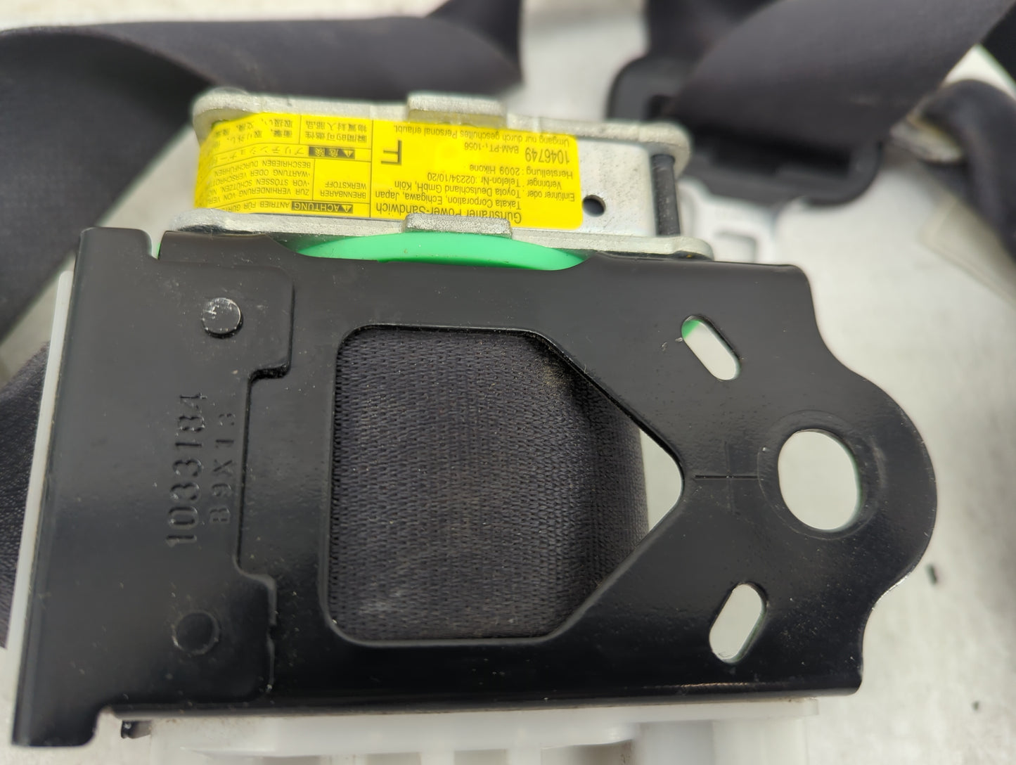 2006-2011 Toyota Yaris Drvier Front Seatbelt Retractor - Oemusedautoparts1.com