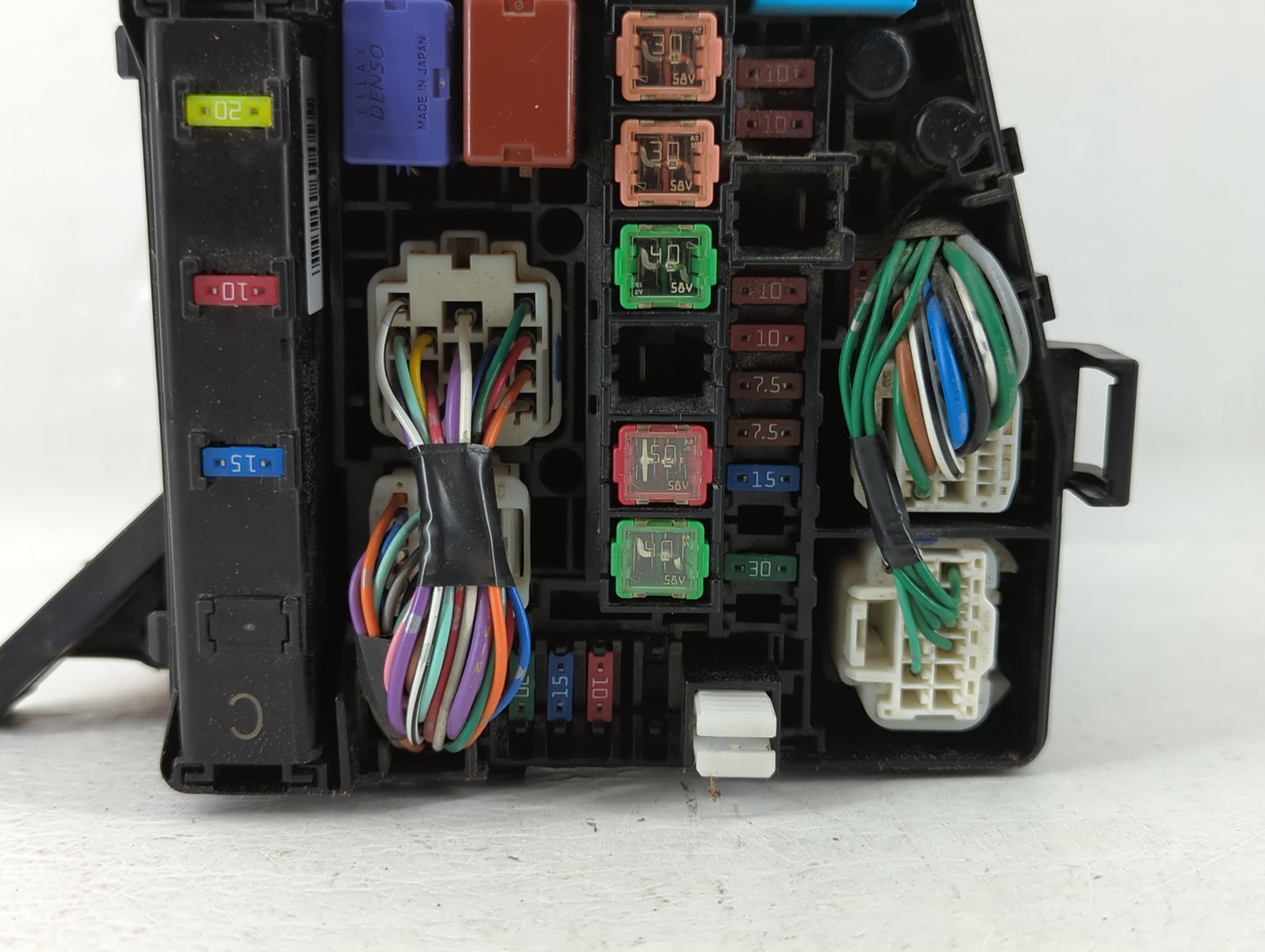 2006-2011 Toyota Yaris Fusebox Fuse Box Panel Relay Module P/N:82662-52301 Fits Fits 2006 2007 2008 2009 2010 2011 OEM Used 