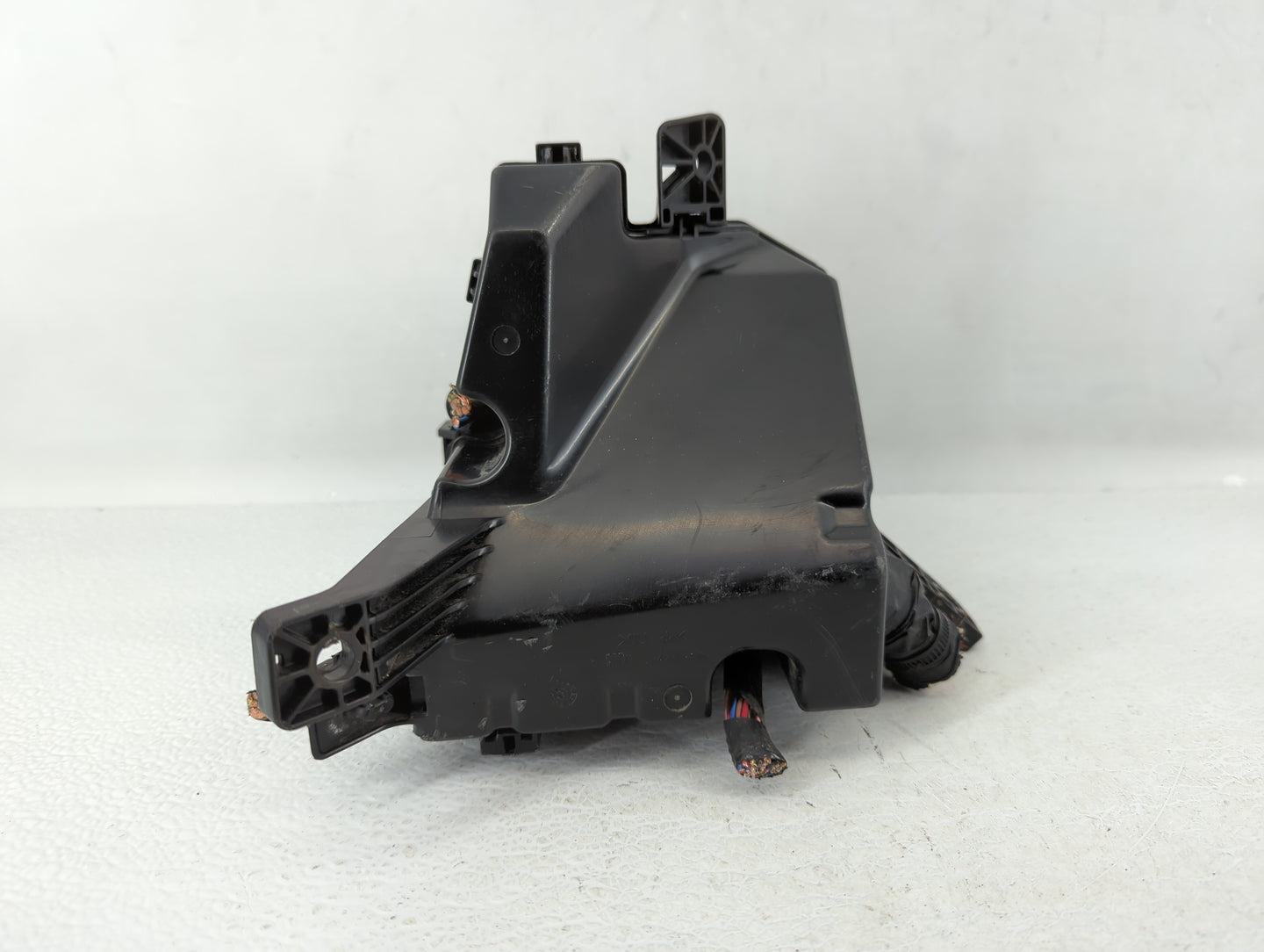 2006-2011 Toyota Yaris Fusebox Fuse Box Panel Relay Module P/N:82662-52301 Fits Fits 2006 2007 2008 2009 2010 2011 OEM Used 