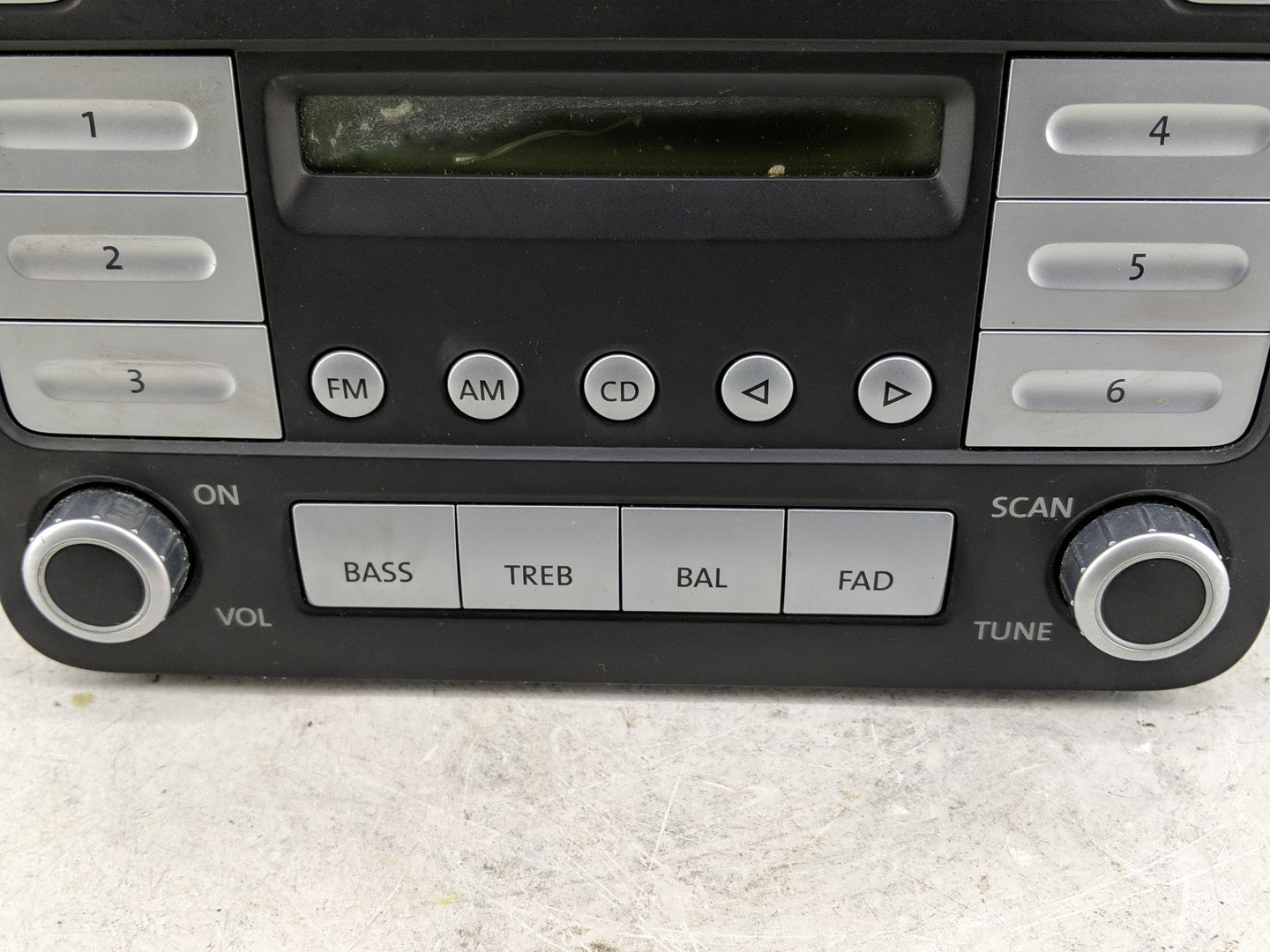 2007-2009 Volkswagen Eos Radio AM FM Cd Player Receiver Replacement Fits Fits 2006 2007 2008 2009 OEM Used Auto Parts - Oemu