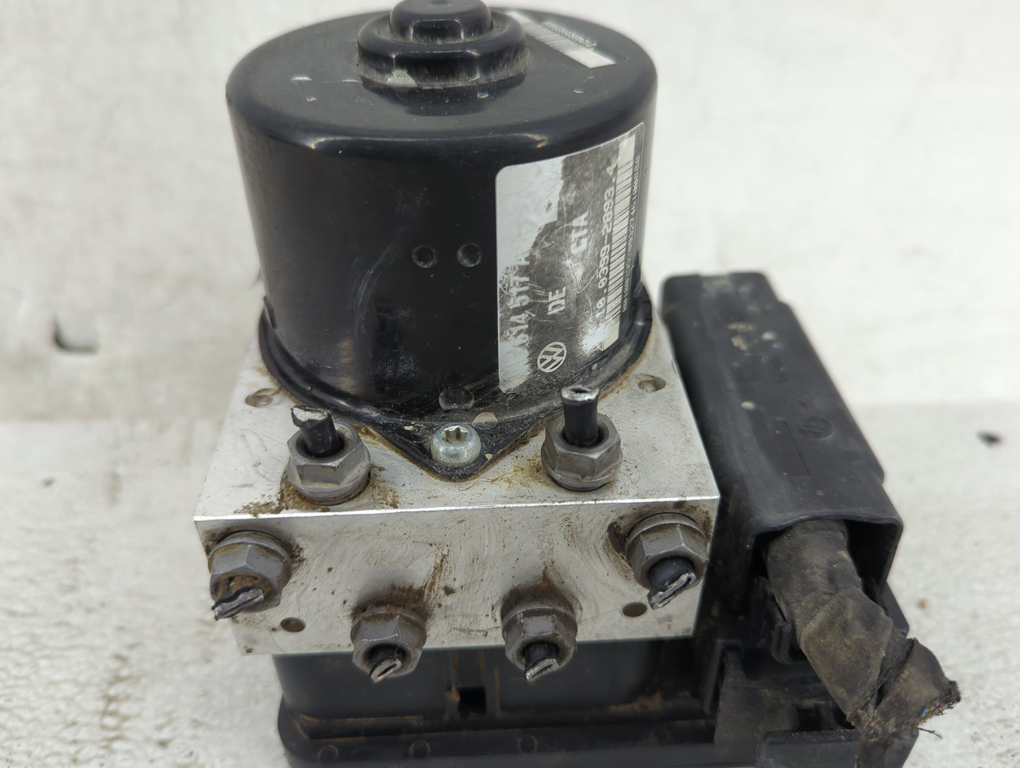 2007-2008 Volkswagen Eos ABS Pump Control Module Replacement P/N:1K0 614 517 AE 1K0 907 379 AC Fits Fits 2006 2007 2008 OEM 