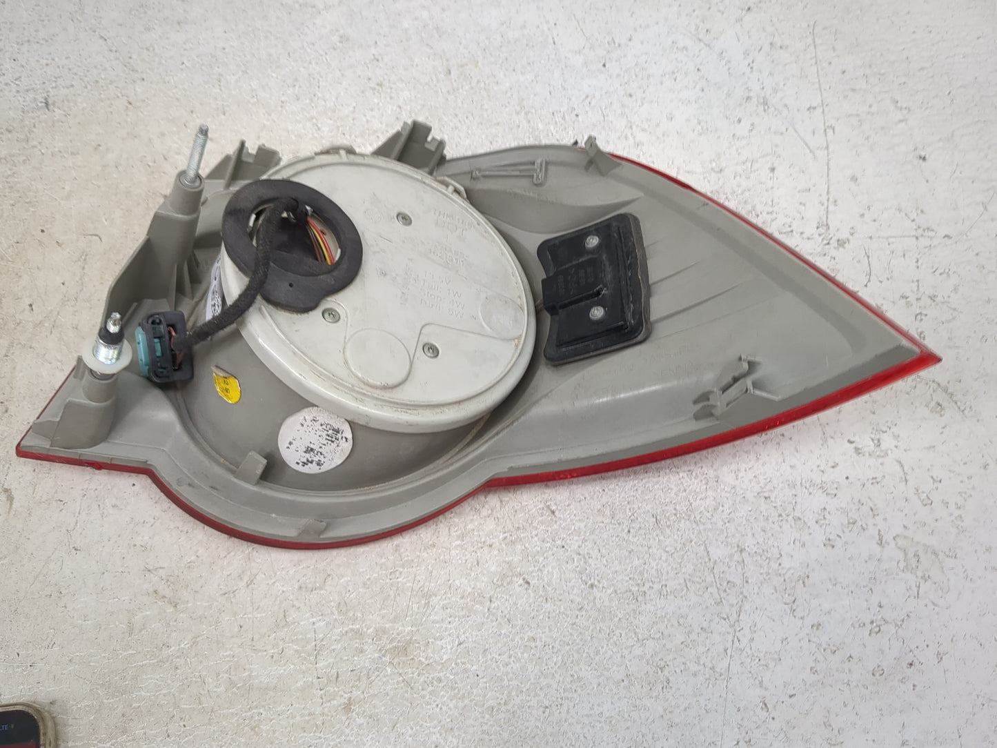 2007 Volkswagen Eos Driver Left Side Deck Lid Mounted Tail Light - Oemusedautoparts1.com
