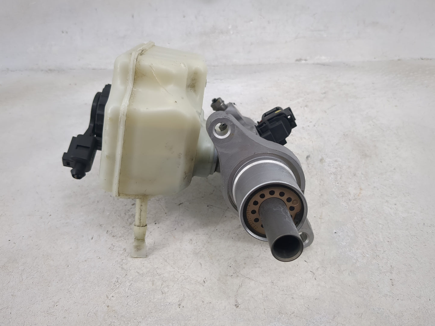 2007-2016 Volkswagen Eos Brake Master Cylinder - Oemusedautoparts1.com