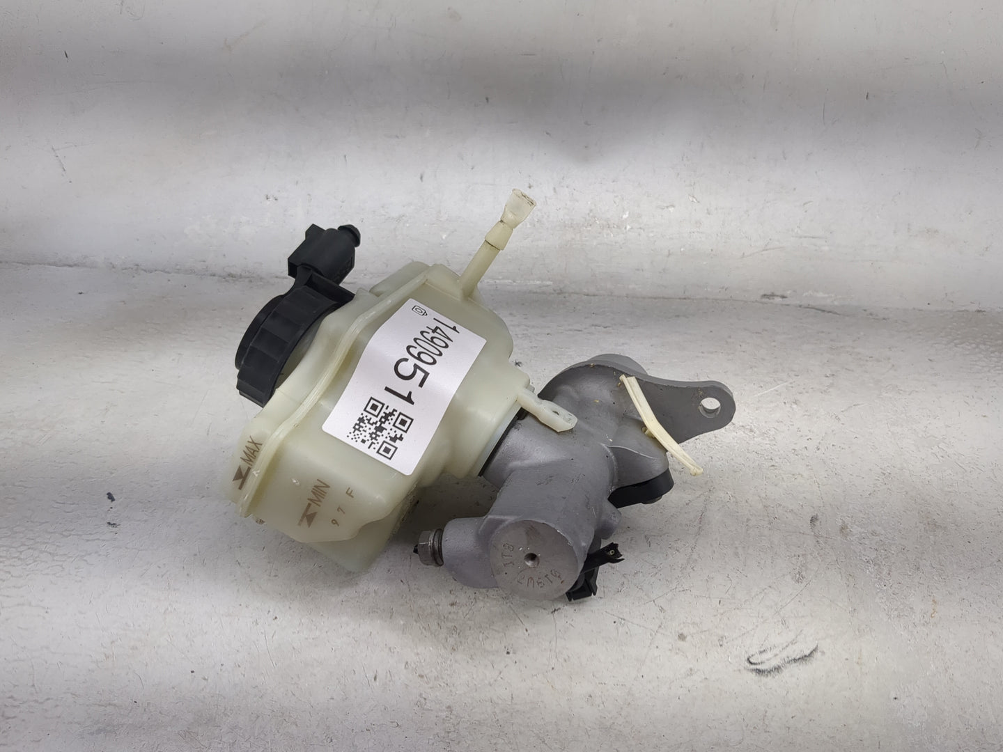 2007-2016 Volkswagen Eos Brake Master Cylinder - Oemusedautoparts1.com