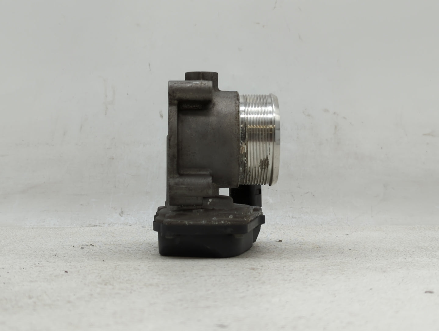 2007-2016 Volkswagen Eos Throttle Body P/N:06F 133 062 G 06F 133 062 Q Fits OEM Used Auto Parts - Oemusedautoparts1.com