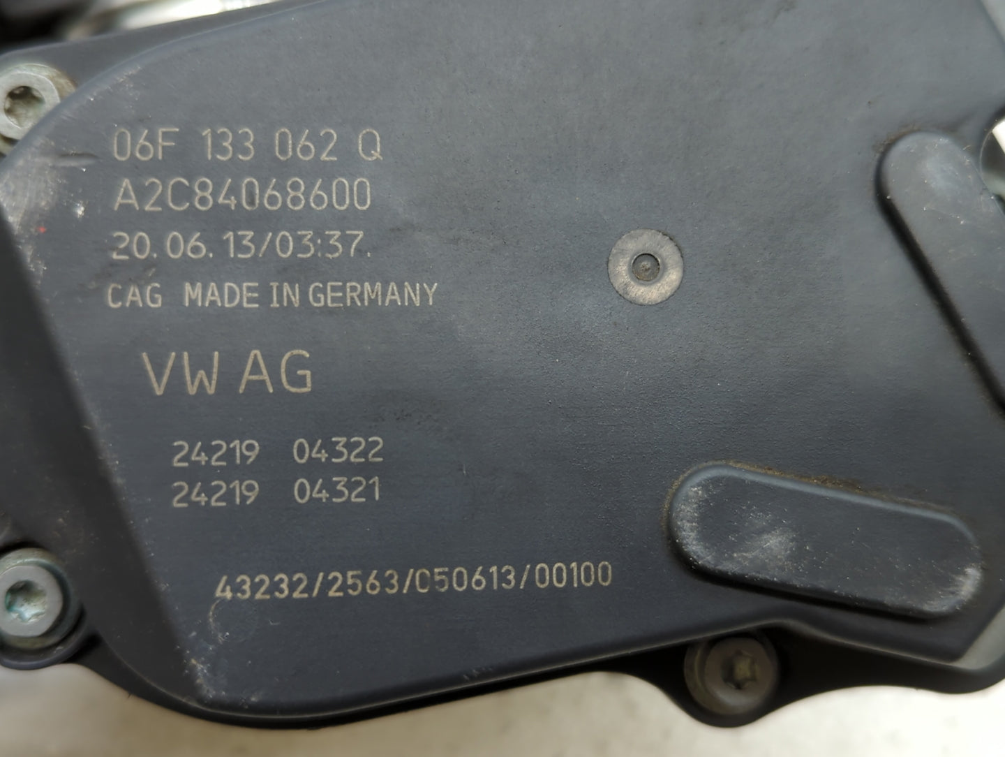 2007-2016 Volkswagen Eos Throttle Body P/N:06F 133 062 G 06F 133 062 Q Fits OEM Used Auto Parts - Oemusedautoparts1.com