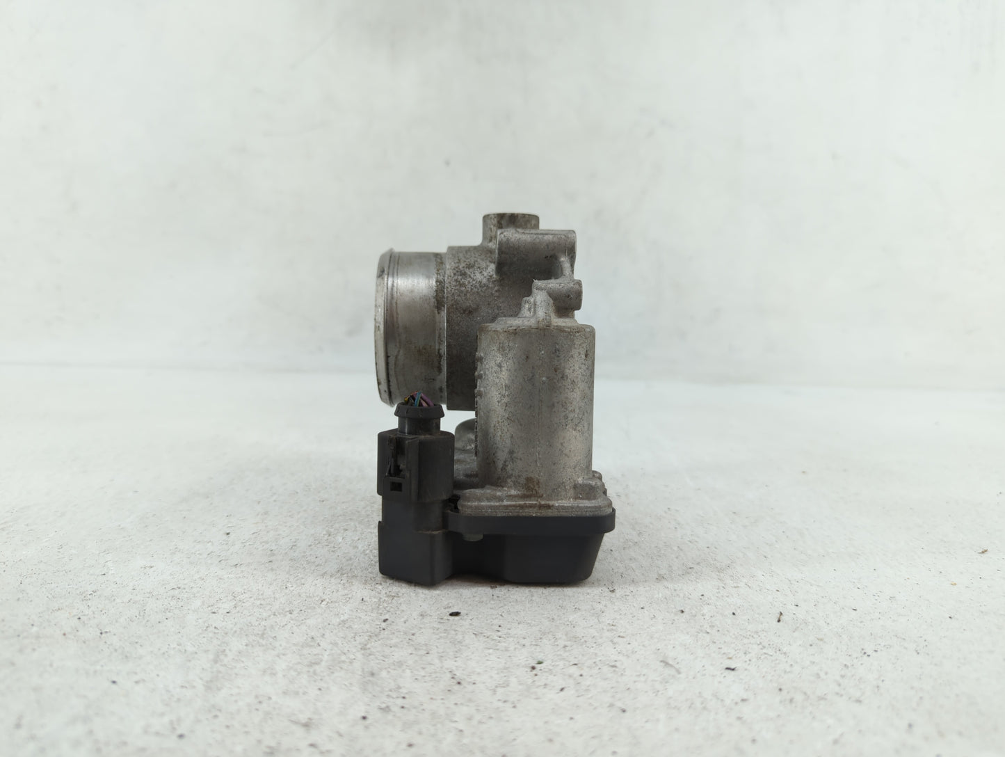 2007-2016 Volkswagen Eos Throttle Body P/N:06F 133 062 G 06F 133 062 Q Fits OEM Used Auto Parts - Oemusedautoparts1.com