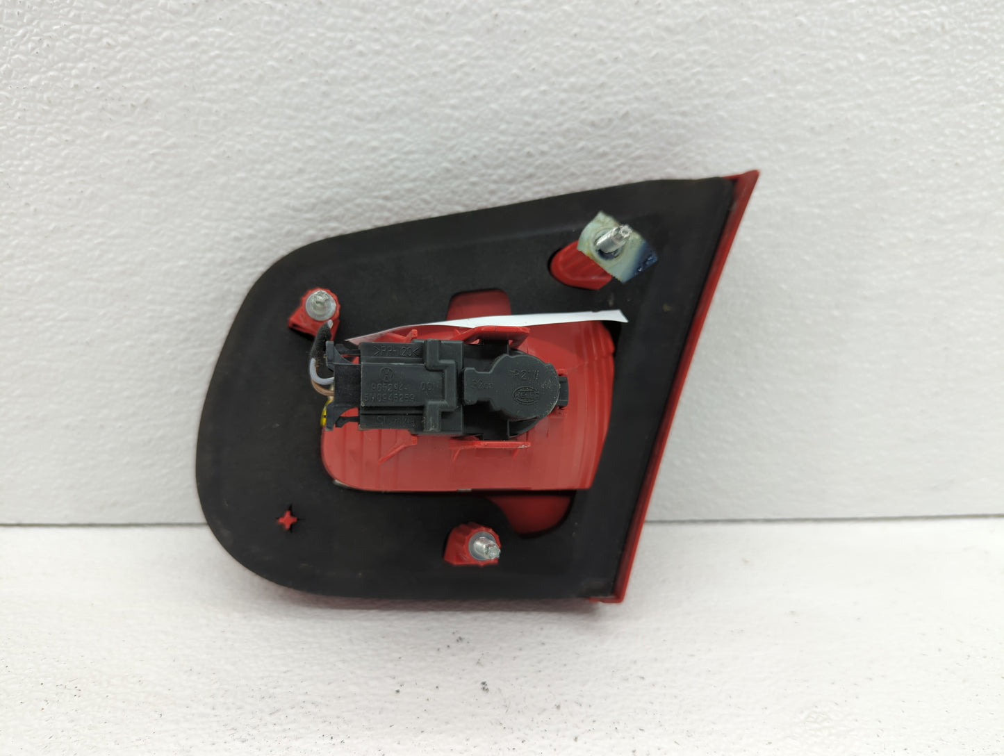 2007-2011 Volkswagen Eos Tail Light Assembly Passenger Right OEM P/N:1Q0945094 Fits Fits 2007 2008 2009 2010 2011 OEM Used A