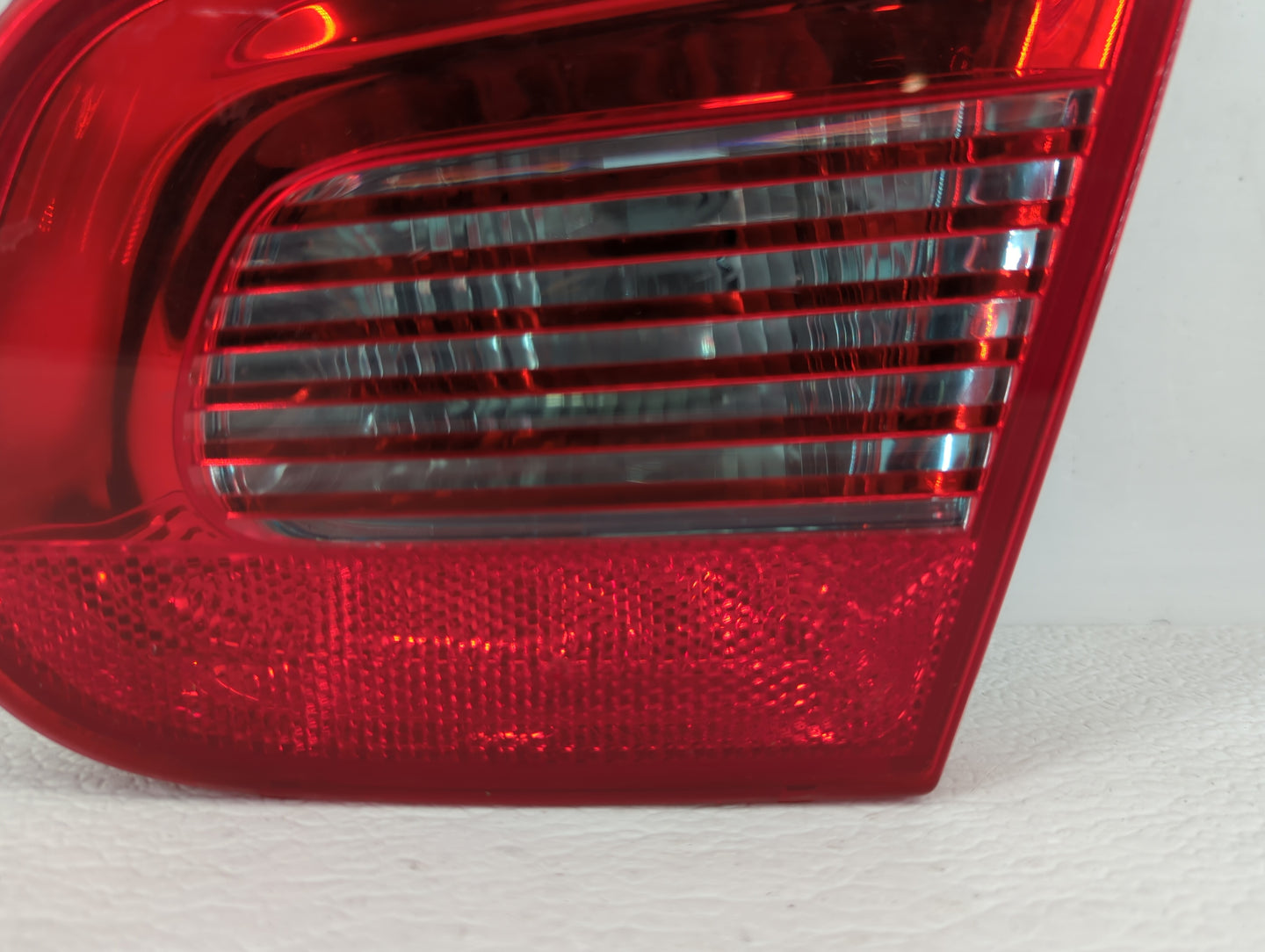 2007-2011 Volkswagen Eos Tail Light Assembly Passenger Right OEM P/N:1Q0945094 Fits Fits 2007 2008 2009 2010 2011 OEM Used A