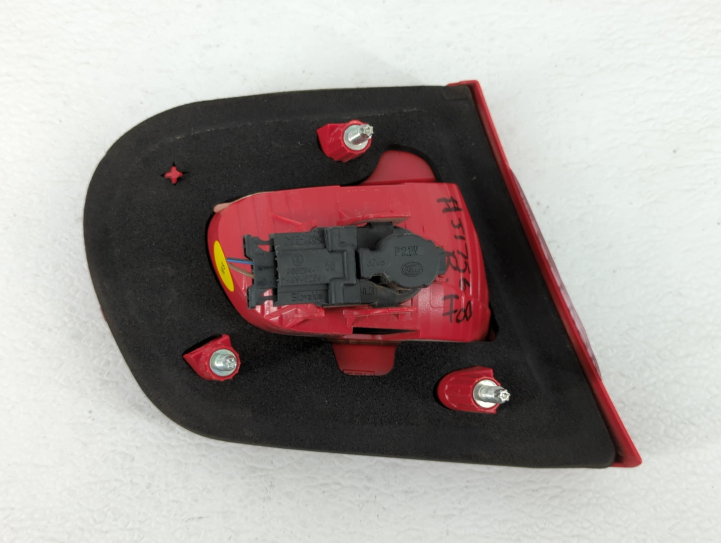 2007-2011 Volkswagen Eos Tail Light Assembly Passenger Right OEM P/N:1Q0945094 Fits Fits 2007 2008 2009 2010 2011 OEM Used A