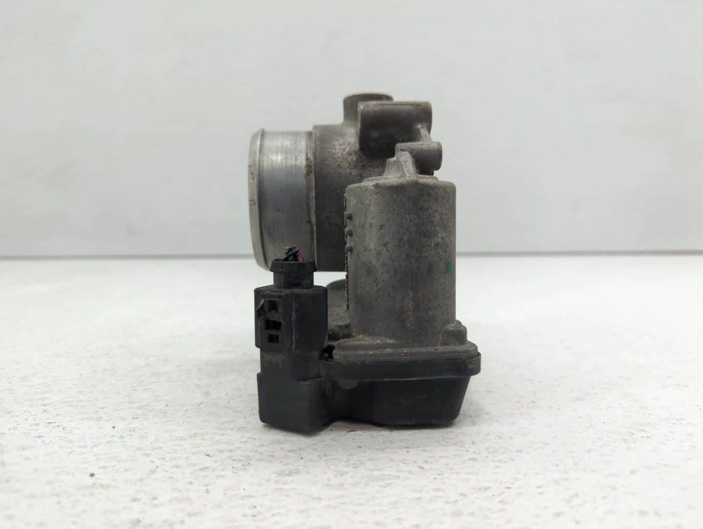 2007-2016 Volkswagen Eos Throttle Body P/N:06F 133 062 Q 06F 133 062 T Fits OEM Used Auto Parts - Oemusedautoparts1.com