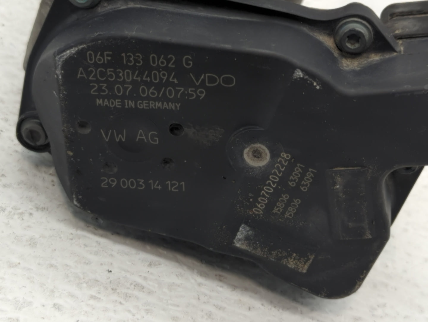 2007-2016 Volkswagen Eos Throttle Body P/N:06F 133 062 Q 06F 133 062 T Fits OEM Used Auto Parts - Oemusedautoparts1.com